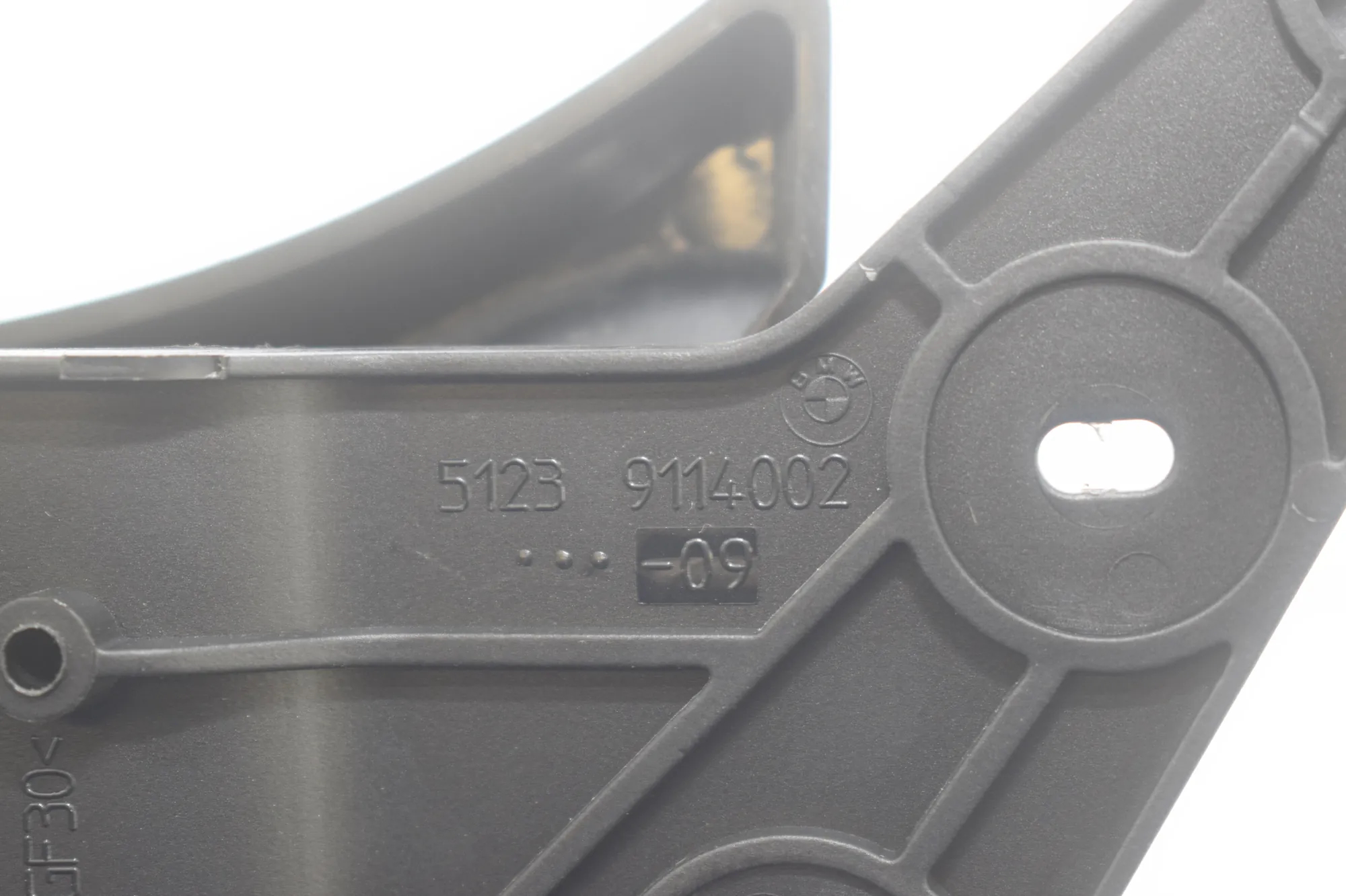 Bonnet Release Handle – OEM 9114002 · BMW 5 (F10) 530 d 2014 – 4