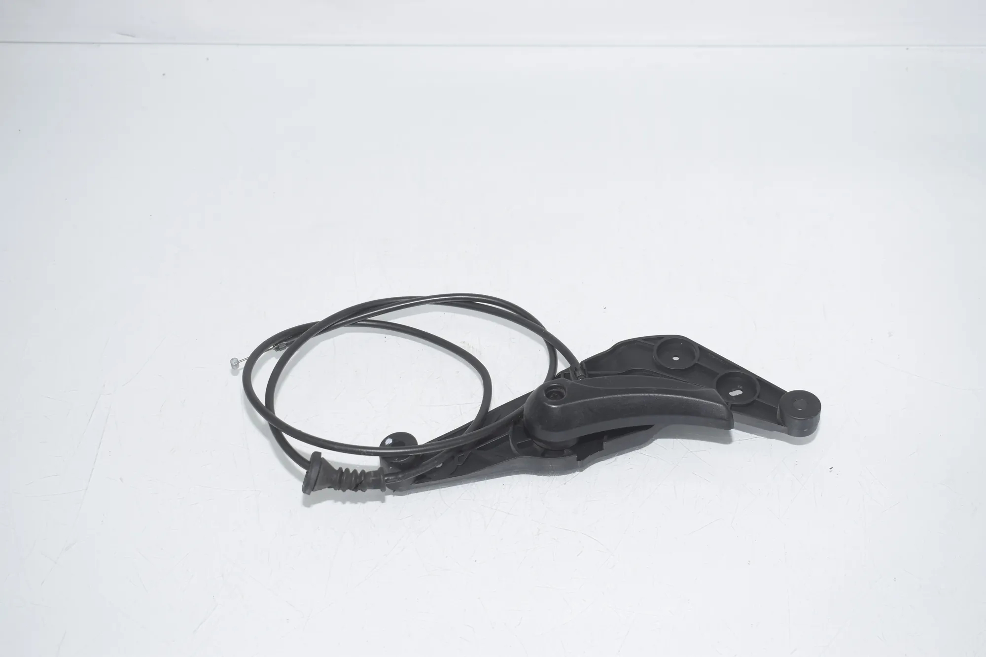 Bonnet Release Handle – OEM 9114002 · BMW 5 (F10) 530 d 2014 – 2