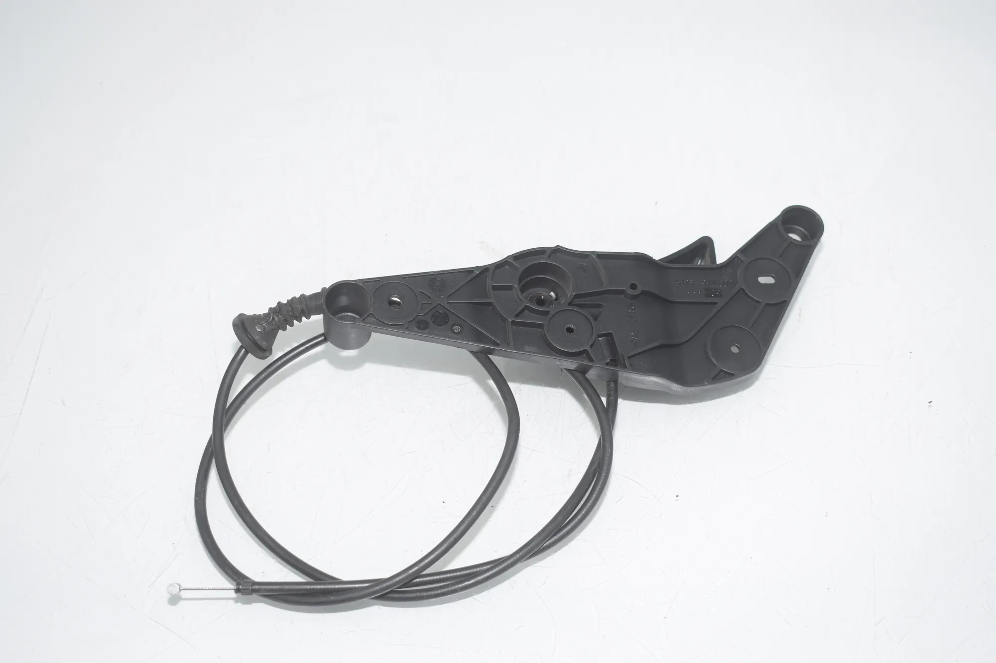 Bonnet Release Handle – OEM 9114002 · BMW 5 (F10) 530 d 2014 – 3