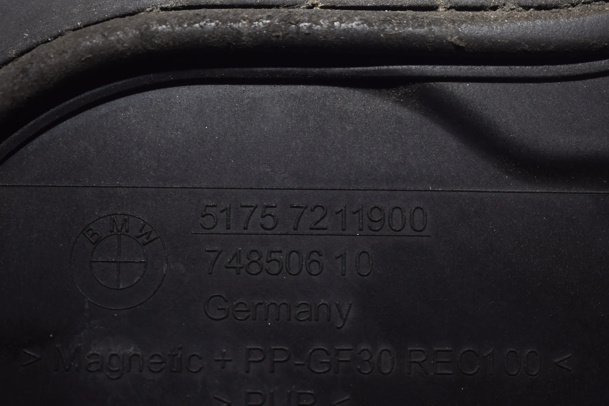 Other Engine Compartment Parts – OEM 7211900 · BMW 5 (F10) 520 d 2010 – 5