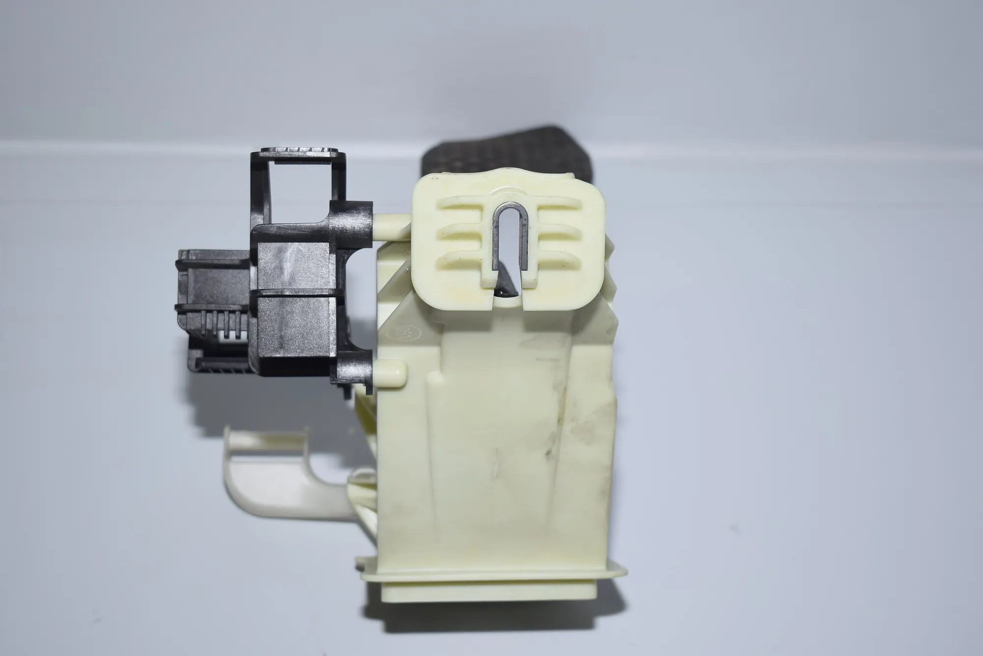Brake Pedal – OEM 6782666 · BMW 5 (F10) 520 d 2010 – 4