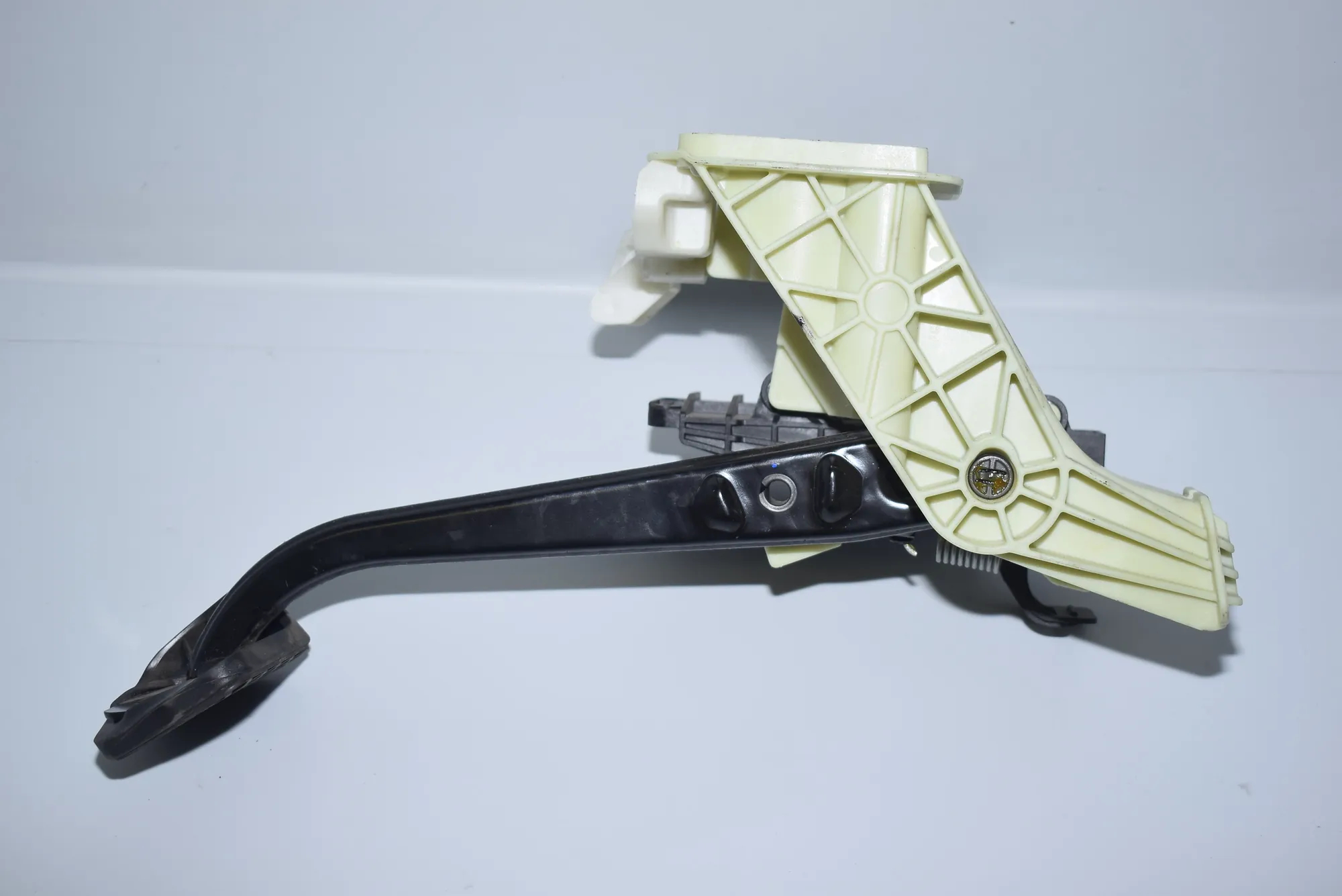 Brake Pedal – OEM 6782666 · BMW 5 (F10) 520 d 2010 – 2