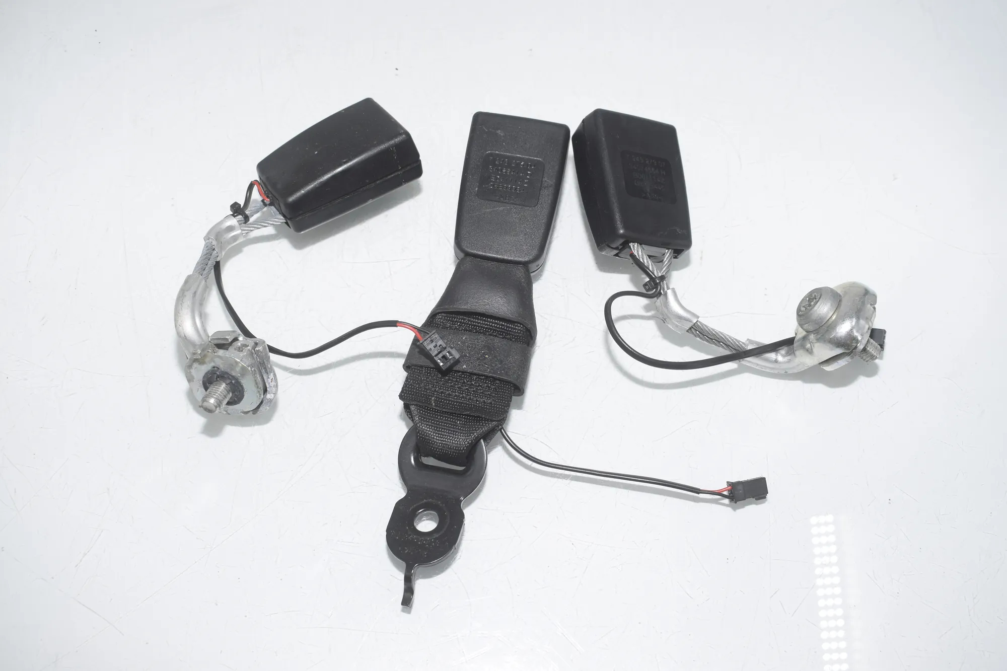 Rear Right Seat Buckle – OEM 7243274 · BMW 5 (F10) 530 d 2014