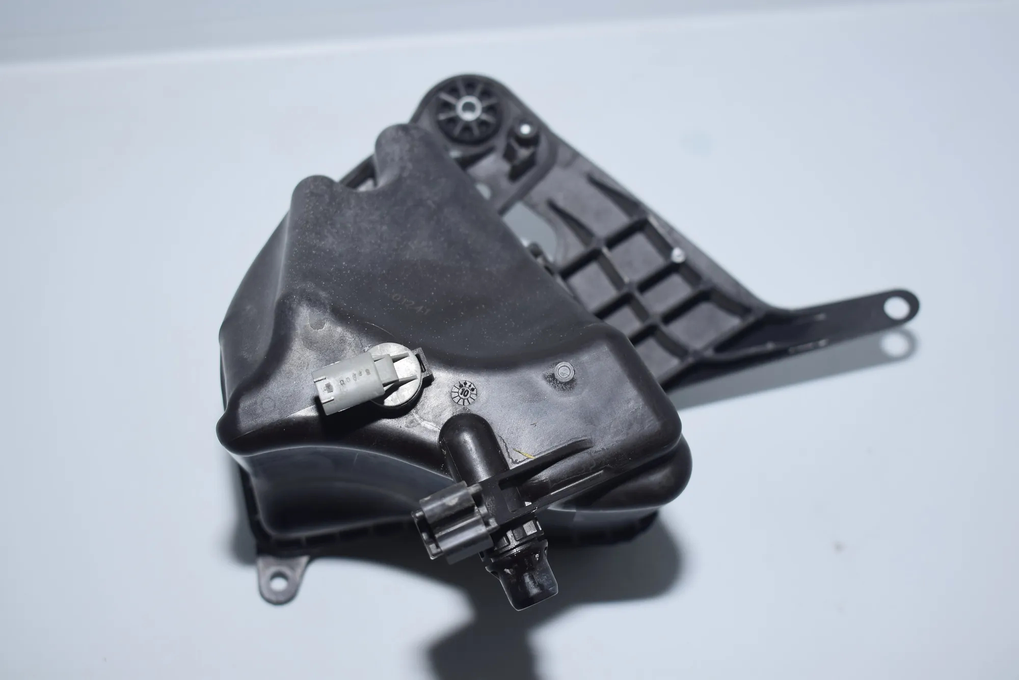 Expansion Tank – OEM 7806038 · BMW 5 (F10) 520 d 2010 – 5