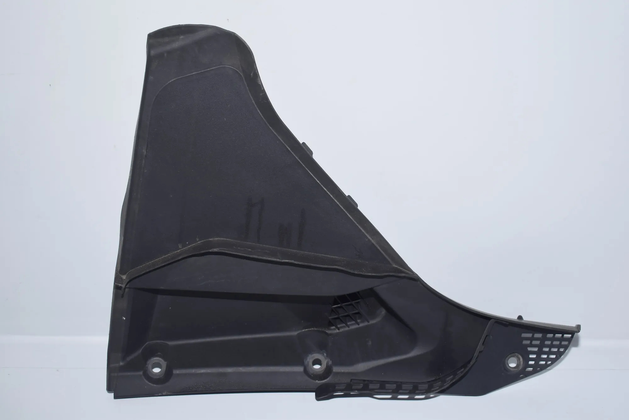 Front Wiper Cowl Trim – OEM 6987606 · BMW 5 (F10) 520 d 2010