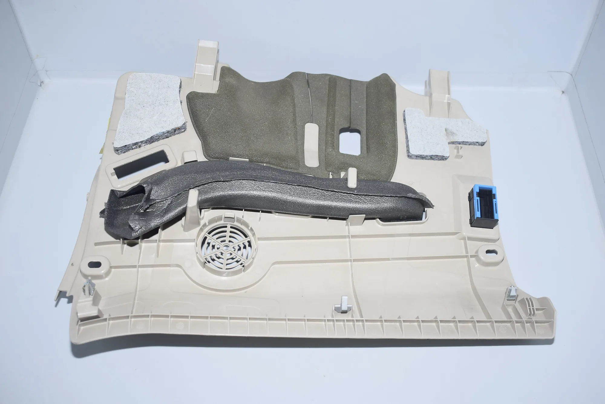 Other Interior Parts – OEM 9193009 · BMW 5 (F10) 520 d 2010 – 3