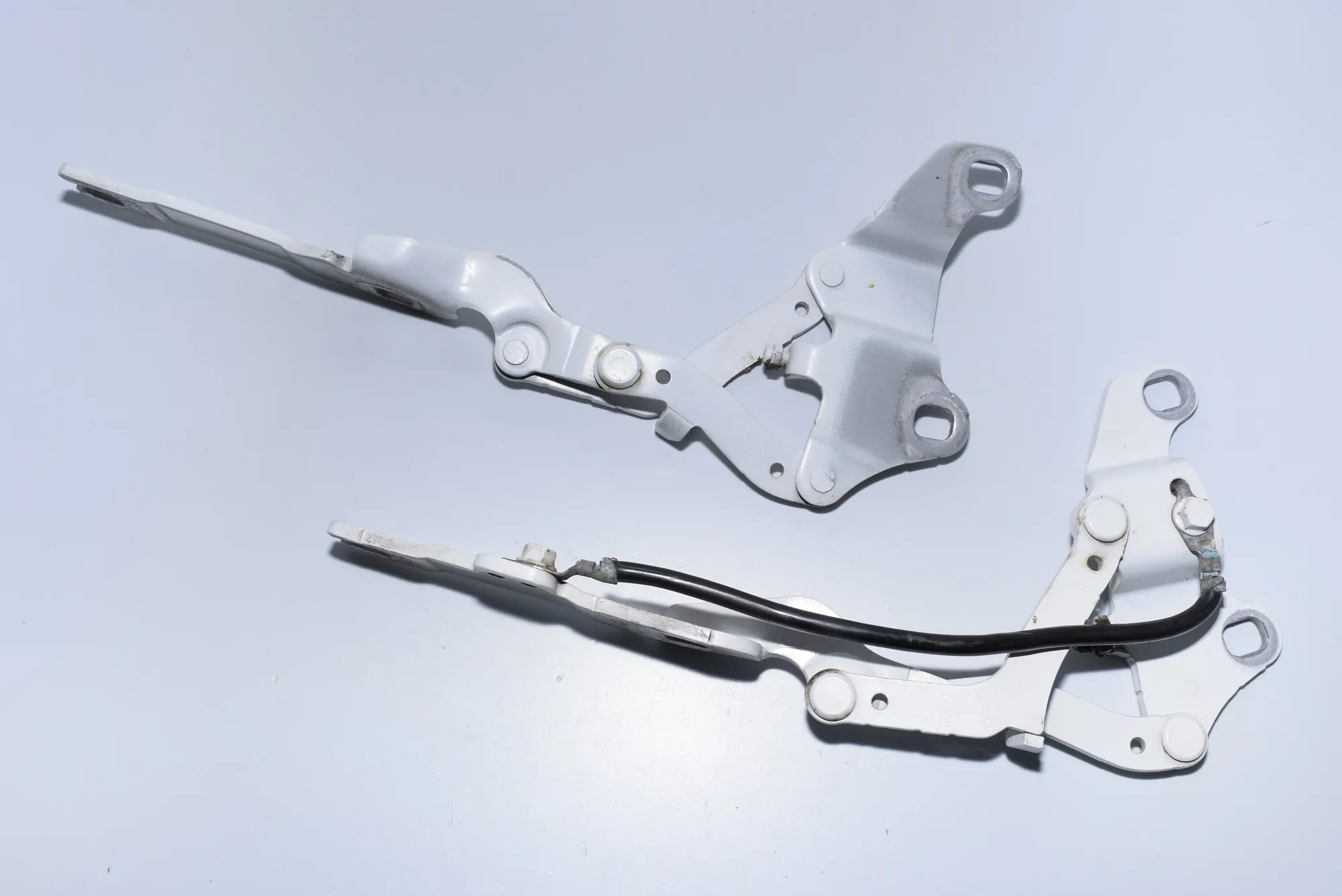 Front Right Bonnet Hinge – OEM 7115264 · BMW 3 Coupe (E92) 320 d 2010 – 6