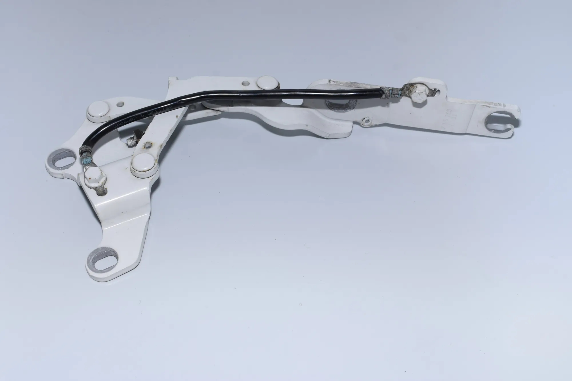 Front Left Bonnet Hinge – OEM 7115263 · BMW 3 Coupe (E92) 320 d 2010 – 5