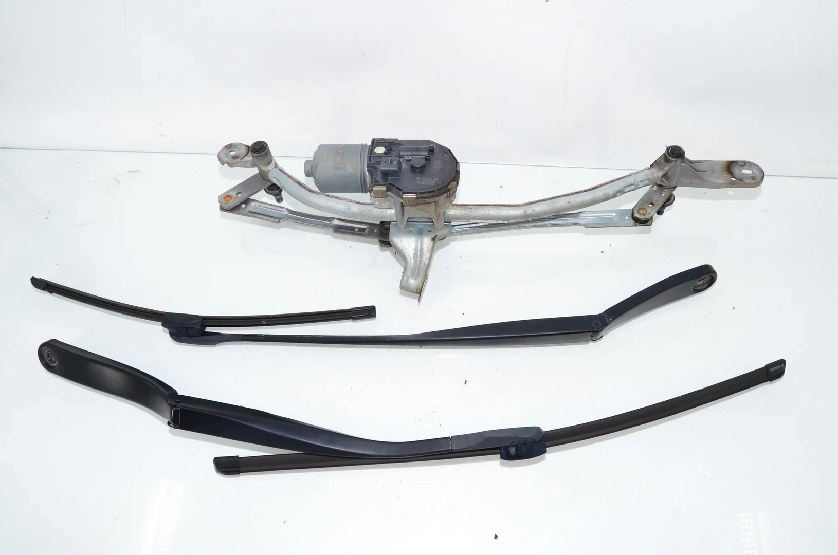 Front Windshield Wiper Mechanism – OEM 7306266 · BMW 5 (F10) 530 d 2014 – 3