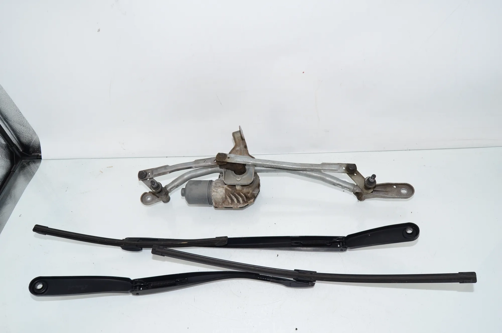 Front Windshield Wiper Mechanism – OEM 7306266 · BMW 5 (F10) 530 d 2014 – 4