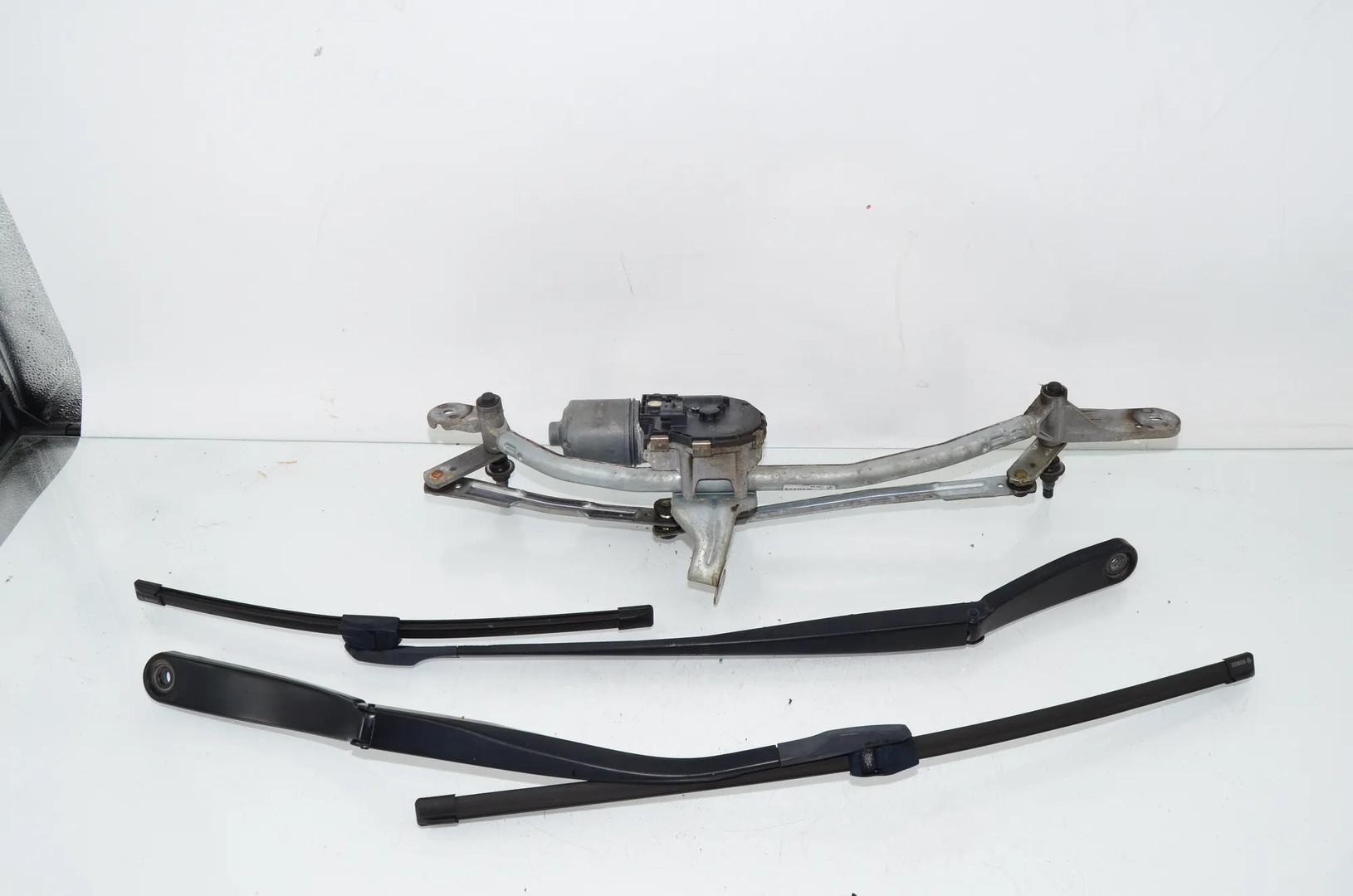 Front Windshield Wiper Mechanism – OEM 7306266 · BMW 5 (F10) 530 d 2014
