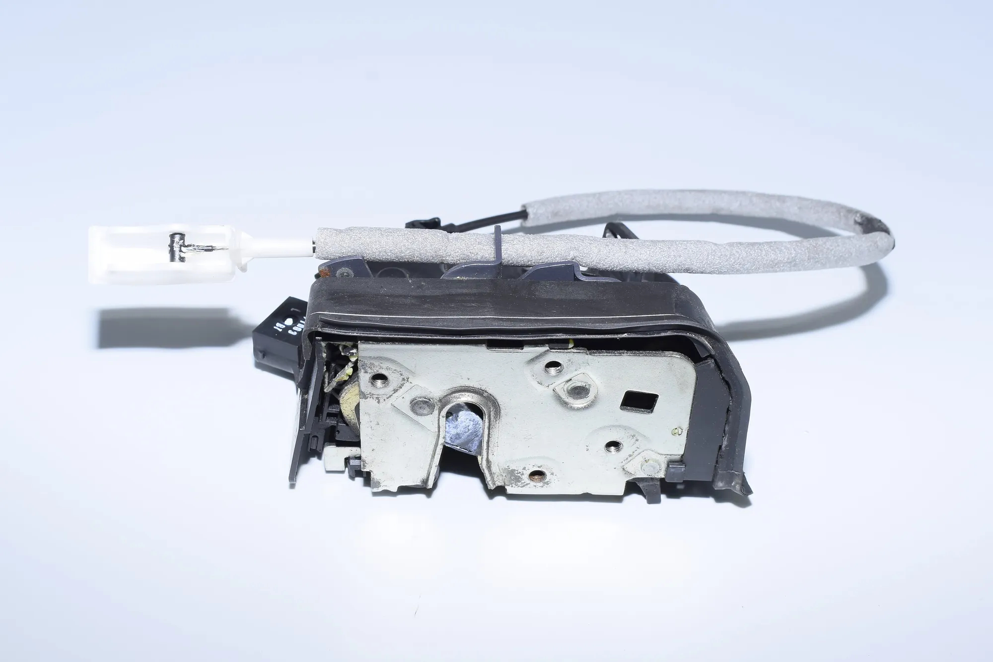 Rear Left Door Lock – OEM 8402601 · BMW X5 (E53) 3.0 i 2003 – 2