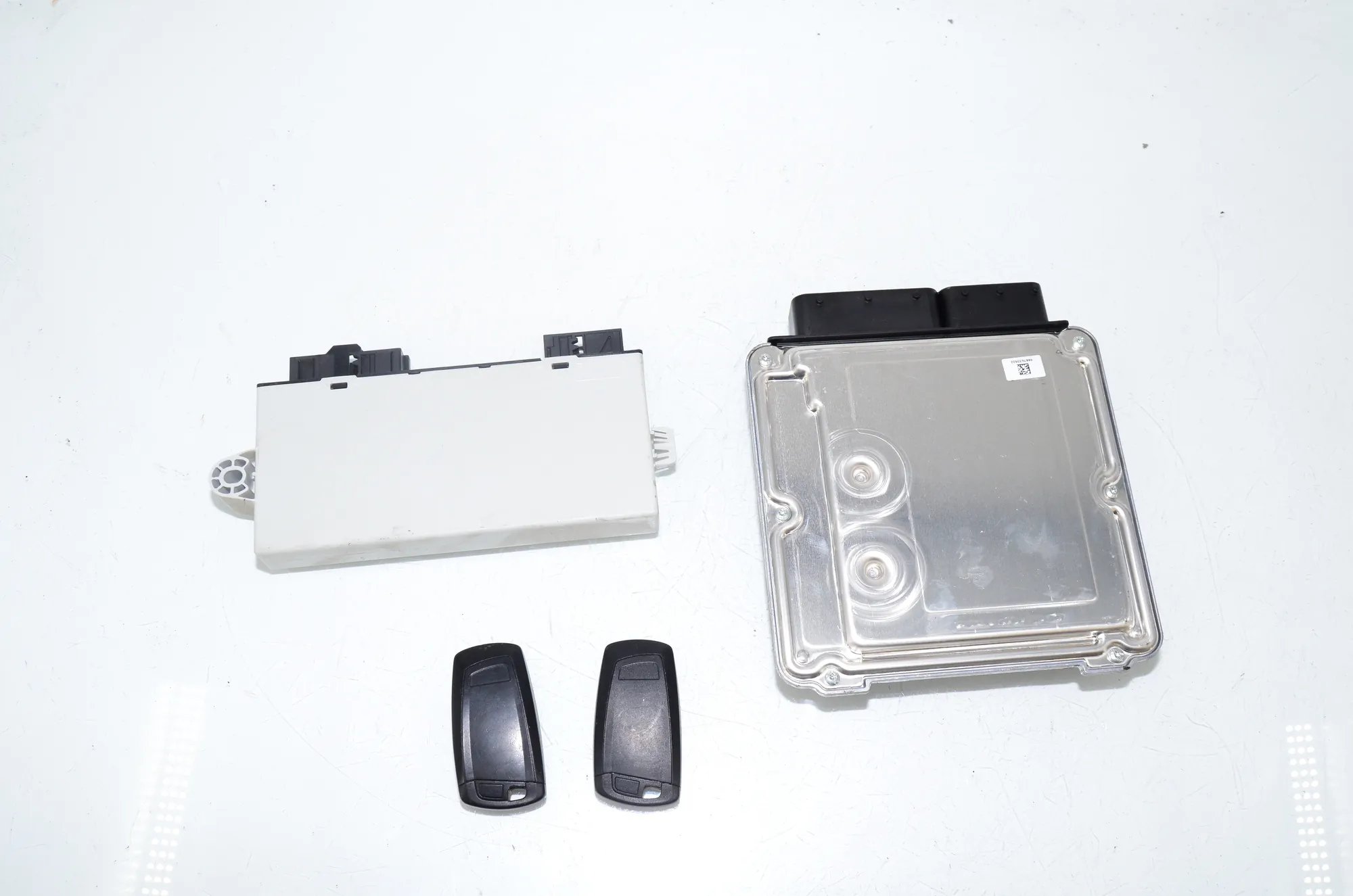 Engine Ignition ECU Set – OEM 8585380 · BMW 5 (F10) 530 d 2014 – 7