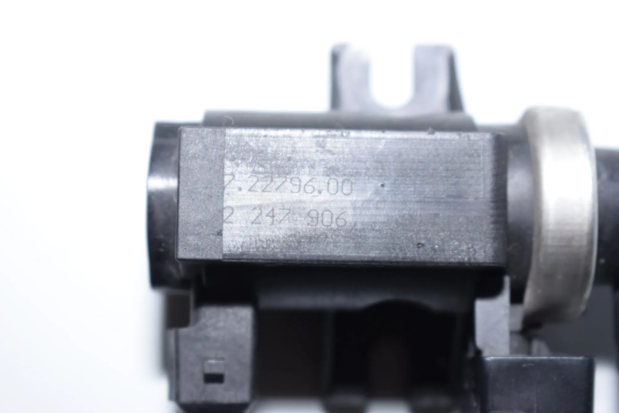 Solenoid Valve – OEM 2247906 · BMW 5 (E39) BMW 5 (E39) 1995 – 5