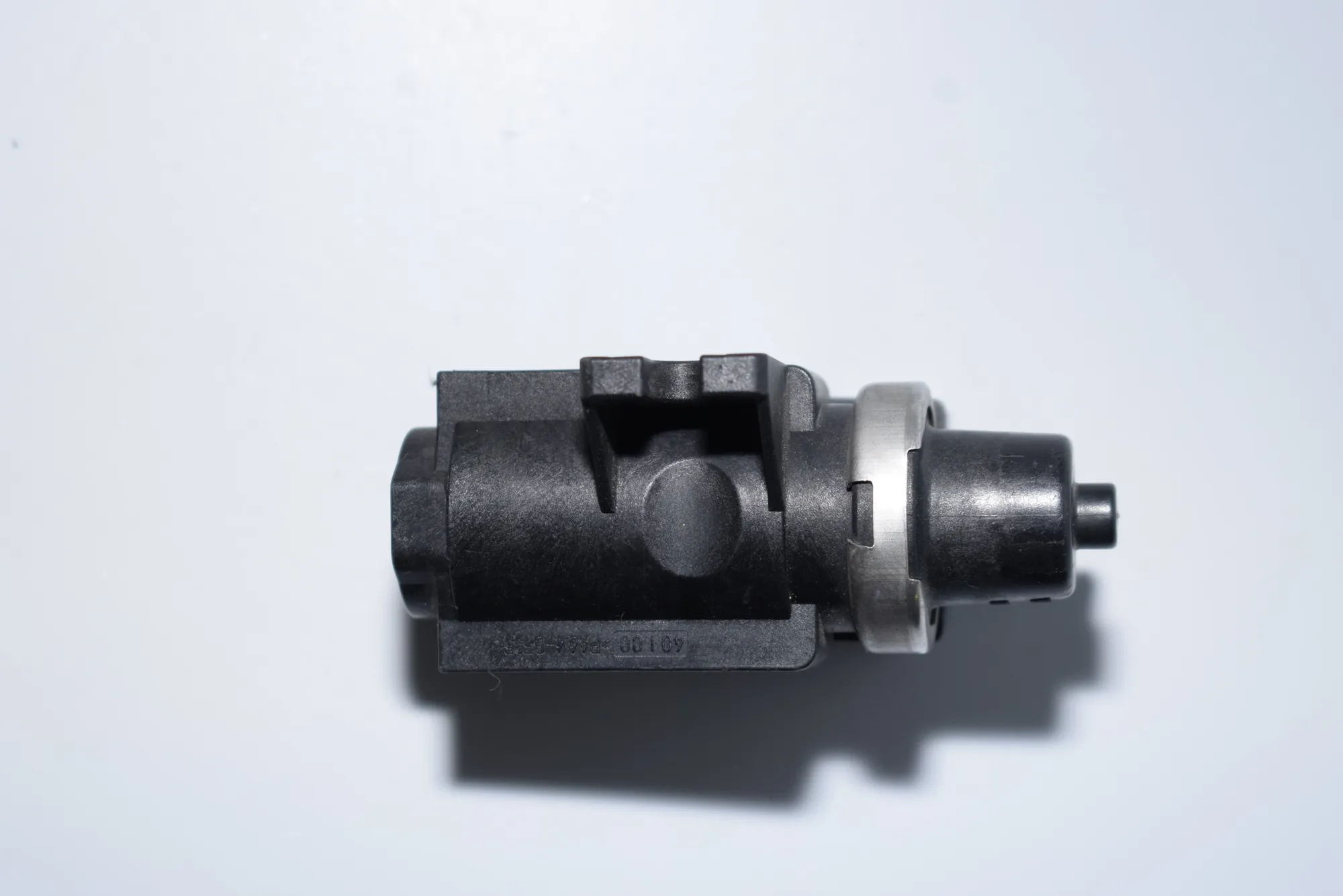 Solenoid Valve – OEM 2247906 · BMW 5 (E39) BMW 5 (E39) 1995 – 4