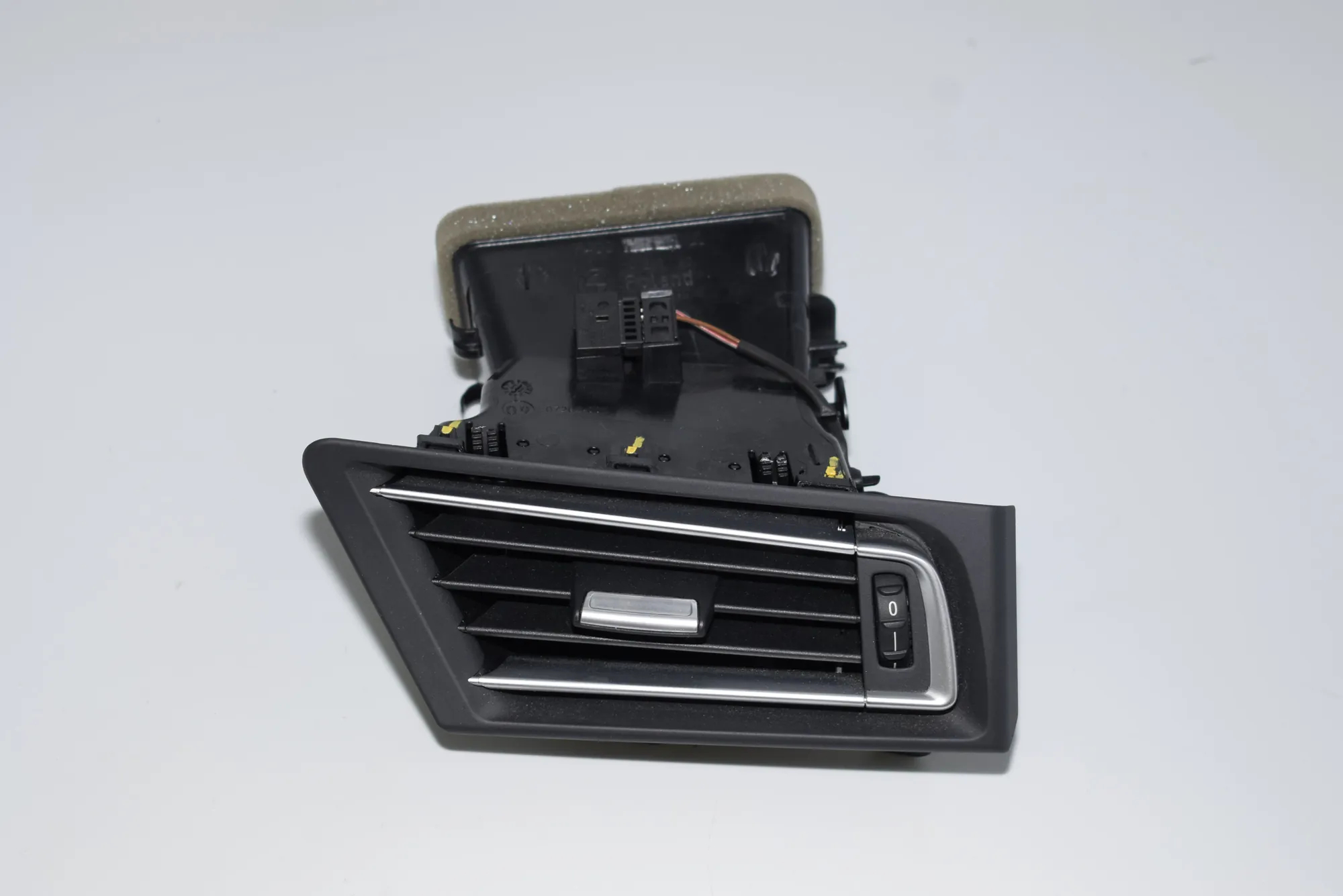 Dashboard Air Vents – OEM 9112150 · BMW 7 (F01, F02) BMW 7 (F01, F02) 2008