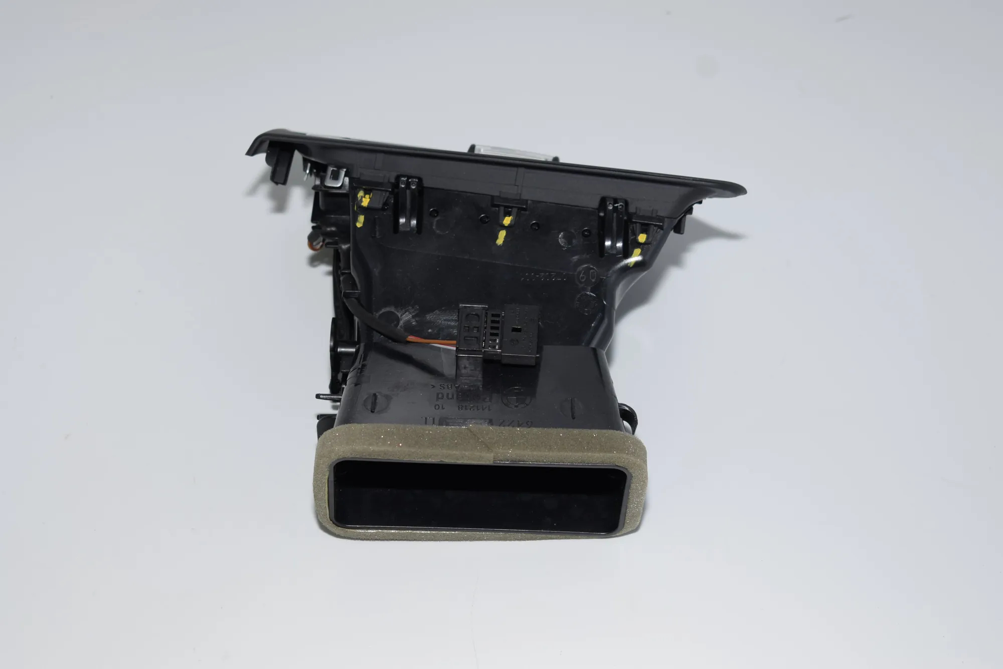 Dashboard Air Vents – OEM 9112150 · BMW 7 (F01, F02) BMW 7 (F01, F02) 2008 – 3