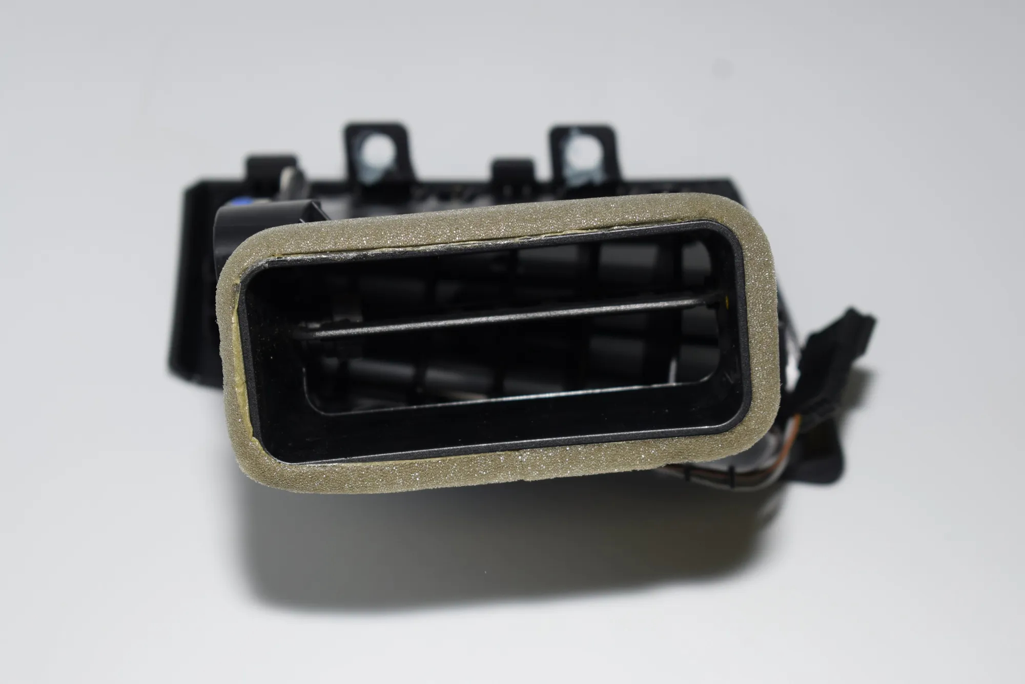 Dashboard Air Vents – OEM 9112149 · BMW 7 (F01, F02) BMW 7 (F01, F02) 2011 – 3