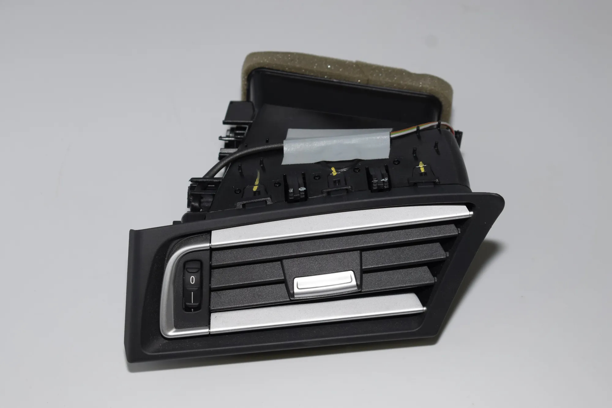 Dashboard Air Vents – OEM 9112149 · BMW 7 (F01, F02) BMW 7 (F01, F02) 2011