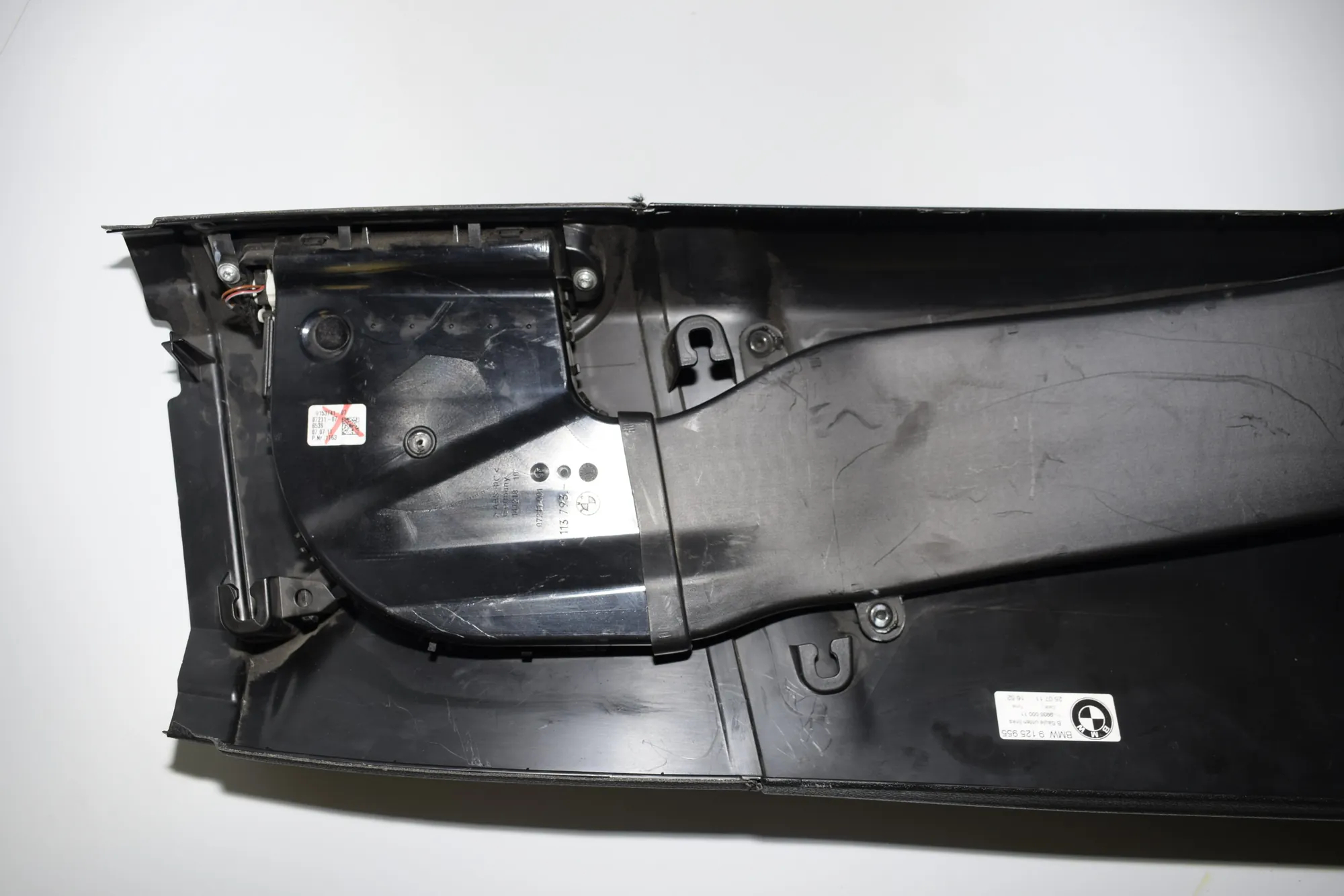 Left Side B Pillar Trim – OEM 9112741 · BMW 7 (F01, F02) BMW 7 (F01, F02) 2011 – 4