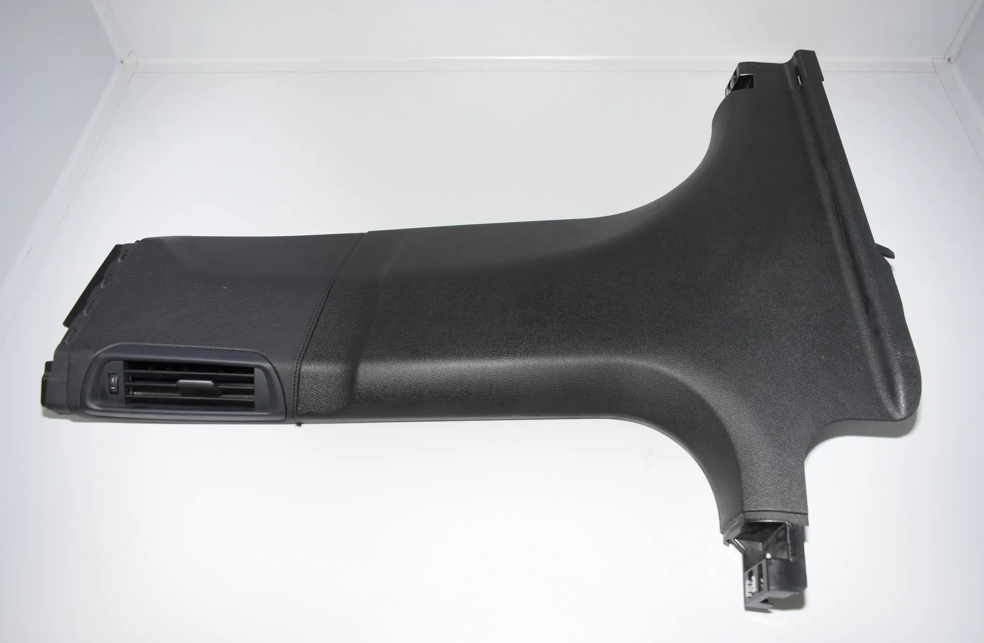 Left Side B Pillar Trim – OEM 9112741 · BMW 7 (F01, F02) BMW 7 (F01, F02) 2011
