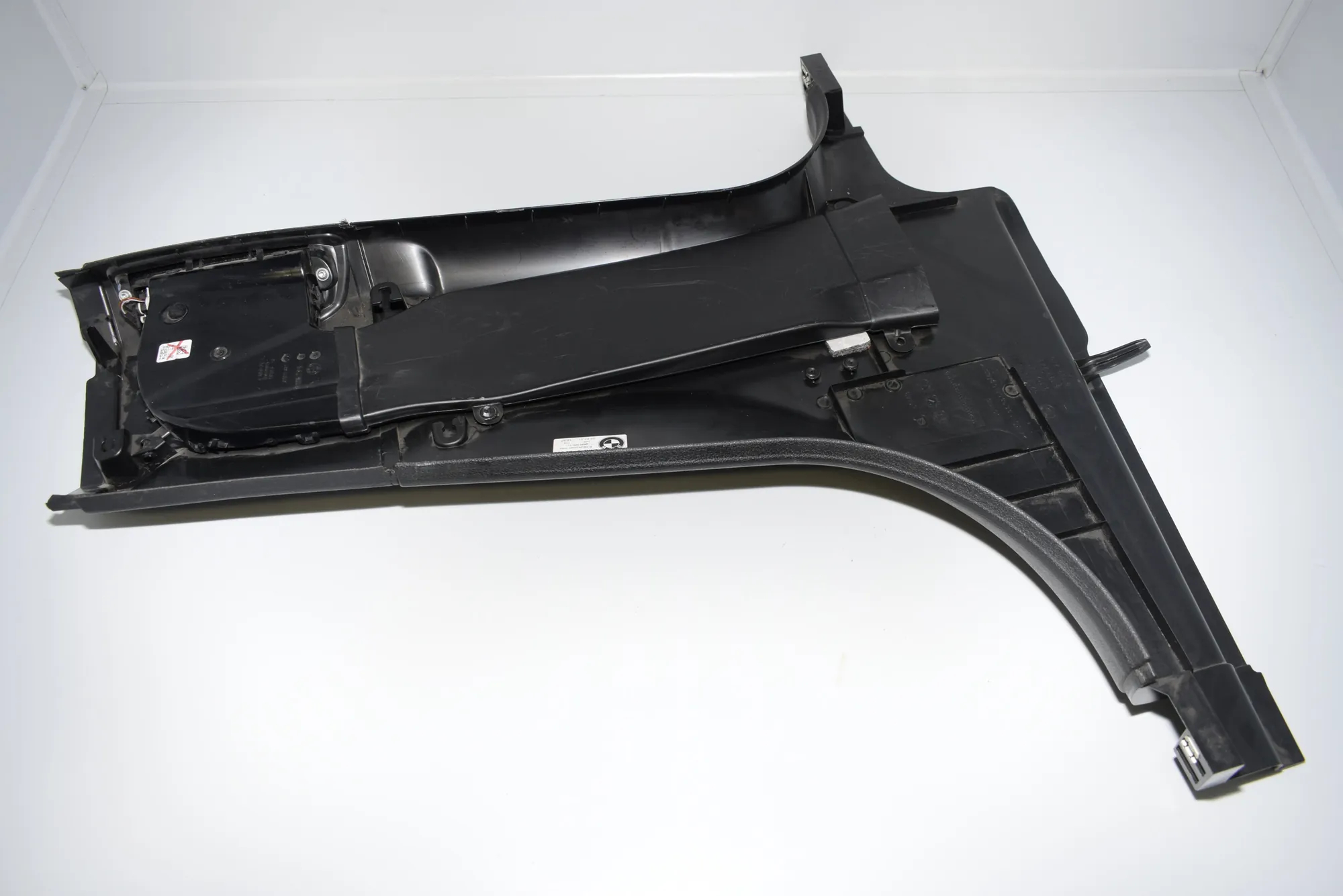 Left Side B Pillar Trim – OEM 9112741 · BMW 7 (F01, F02) BMW 7 (F01, F02) 2011 – 3