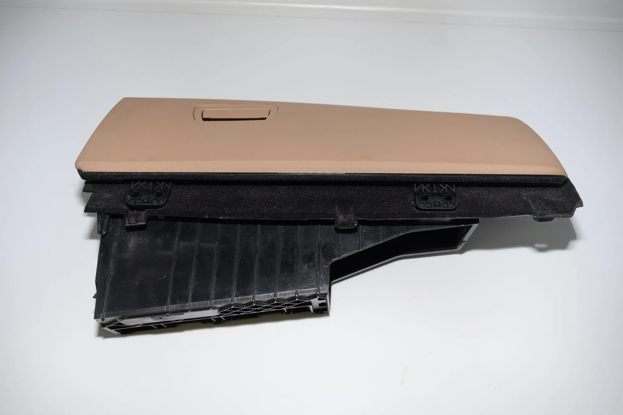 Glove Compartment – OEM 9112164 · BMW 7 (F01, F02) BMW 7 (F01, F02) 2009 – 5