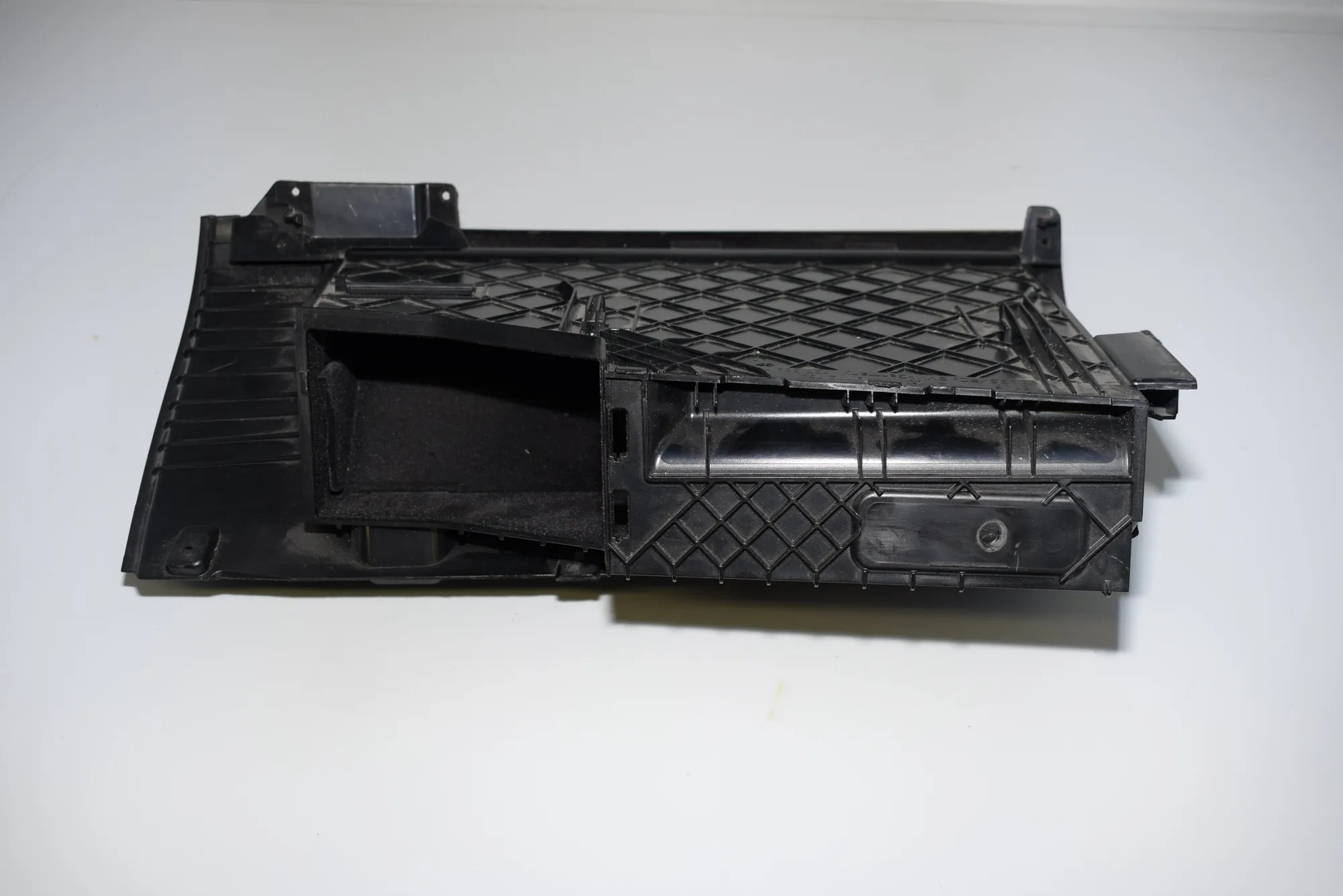 Glove Compartment – OEM 9112164 · BMW 7 (F01, F02) BMW 7 (F01, F02) 2009 – 6