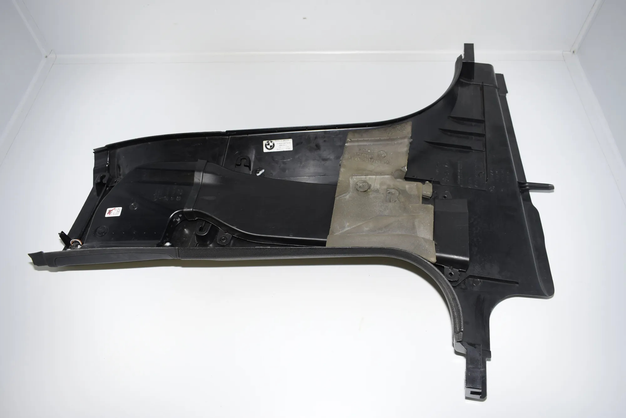 Right Side B Pillar Trim – OEM 9113794 · BMW 7 (F01, F02) BMW 7 (F01, F02) 2011 – 7