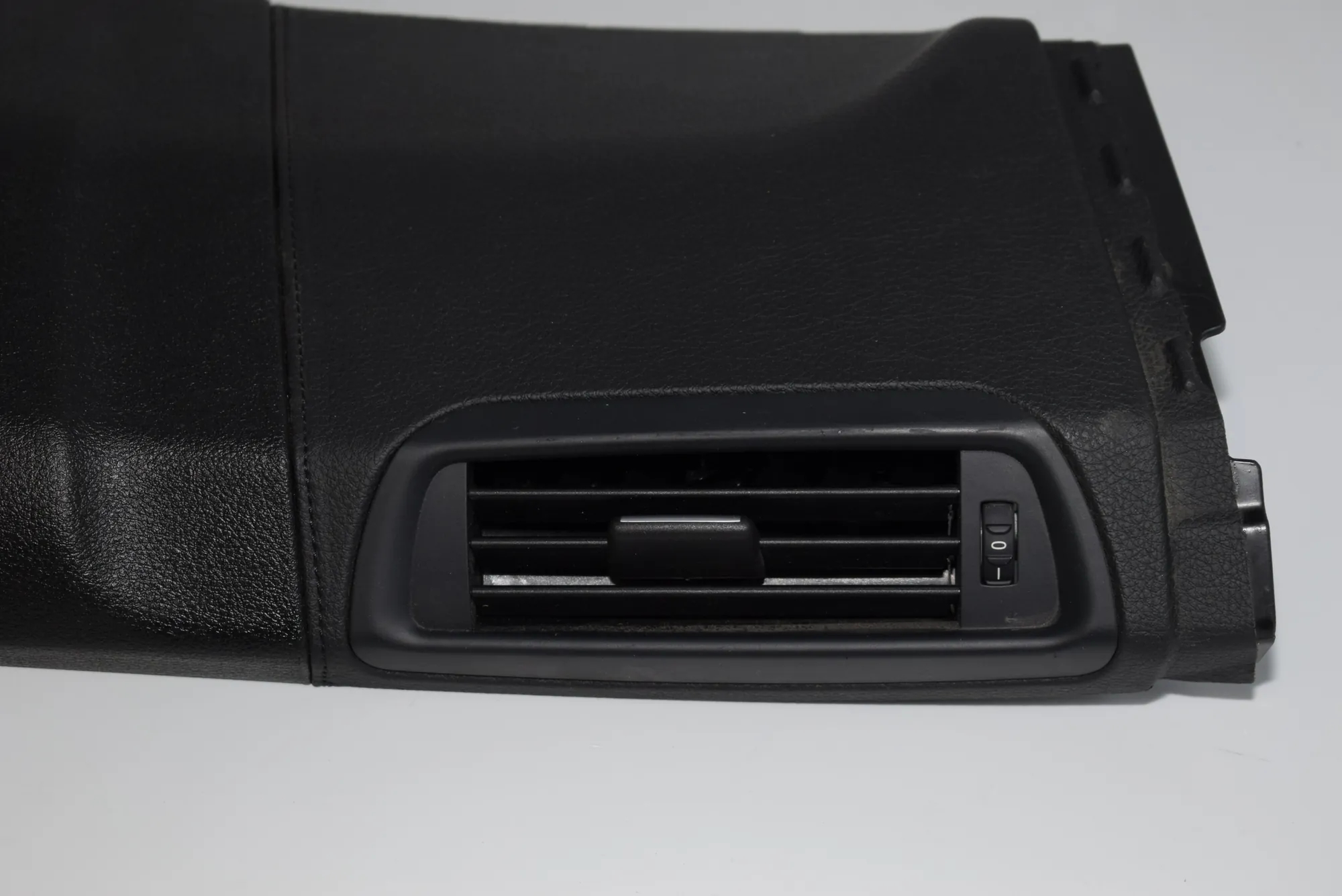 Right Side B Pillar Trim – OEM 9113794 · BMW 7 (F01, F02) BMW 7 (F01, F02) 2011 – 6