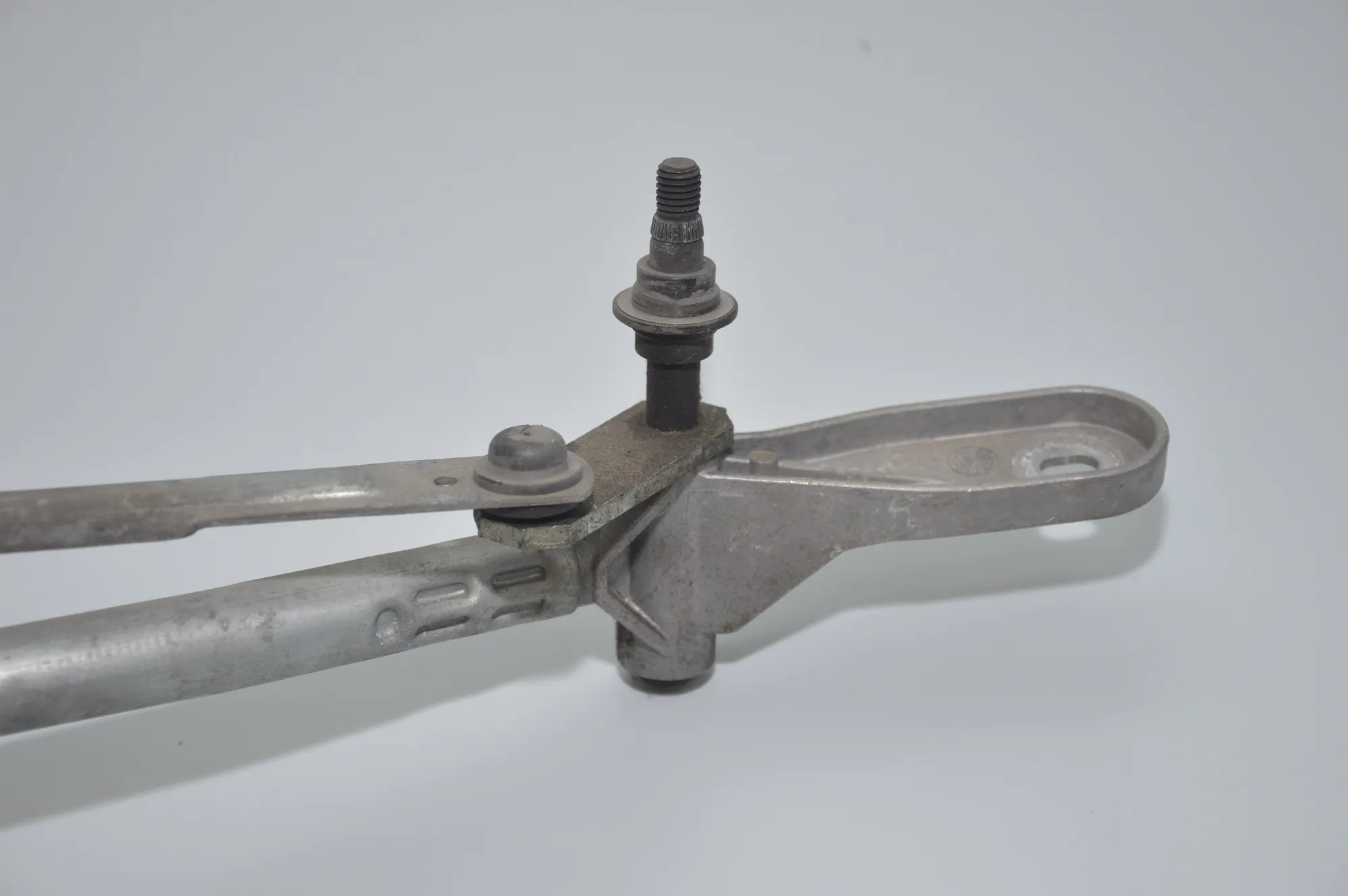 Front Windshield Wiper Mechanism – OEM 7272452 · BMW 5 (F10) BMW 5 (F10) 2010 – 2