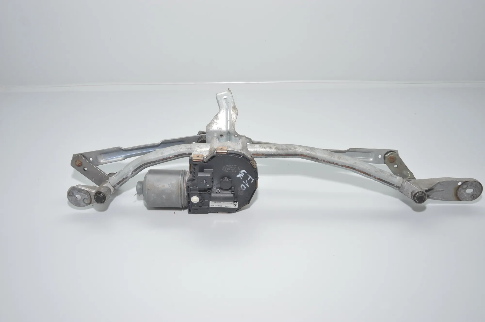 Front Windshield Wiper Mechanism – OEM 7272452 · BMW 5 (F10) BMW 5 (F10) 2010 – 4