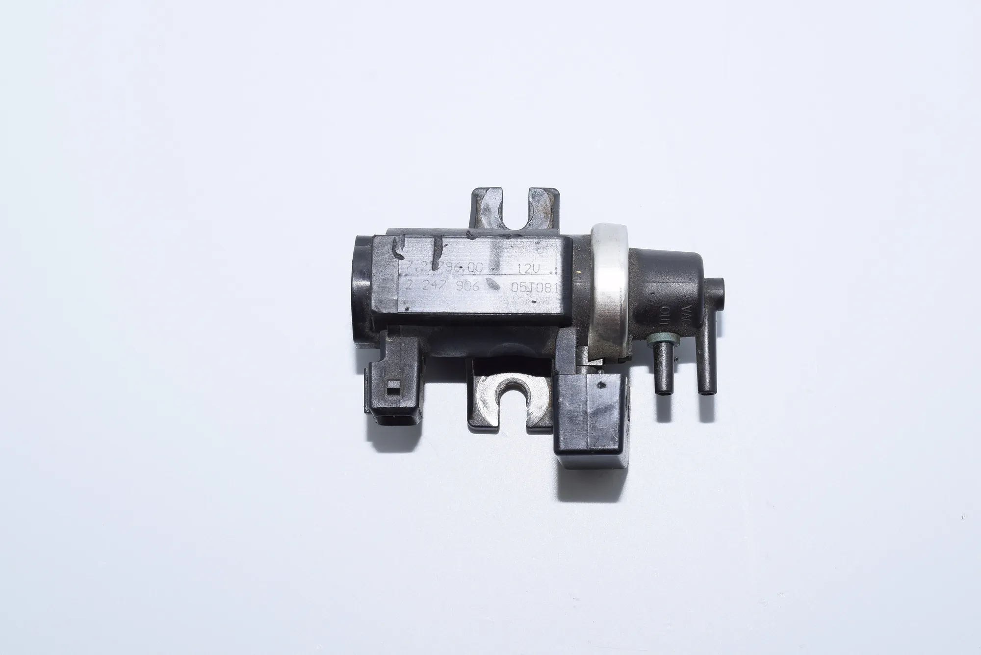 Solenoid Valve – OEM 2247906 · BMW 5 (E39) BMW 5 (E39) 530 d 2002