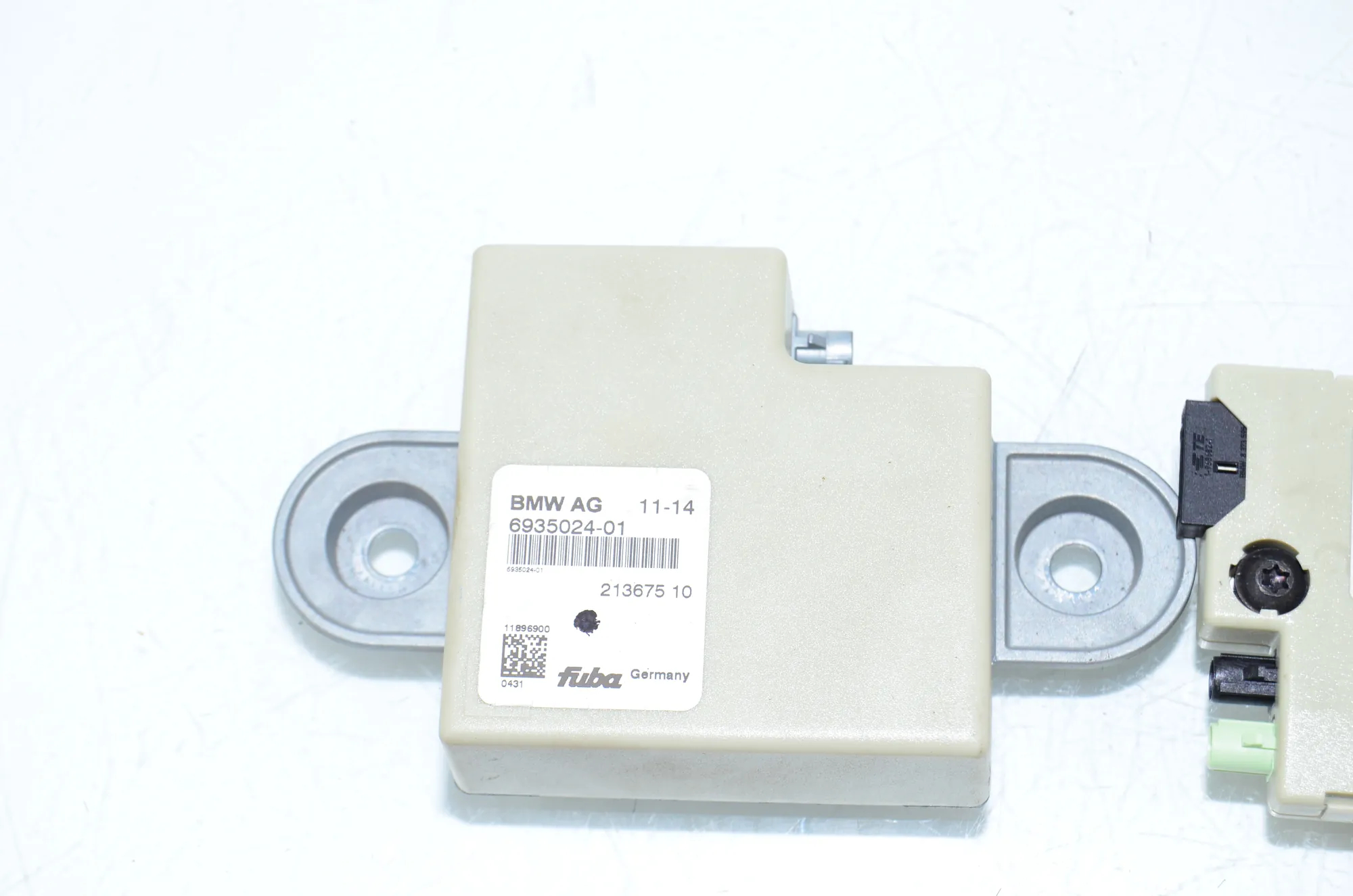 Antenna Amplifier – OEM 6935024 · BMW 5 (F10) 530 d 2014 – 2
