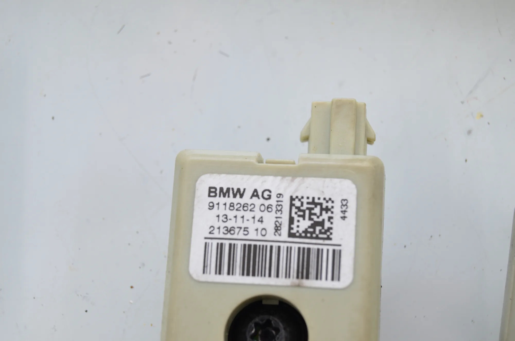 Antenna Amplifier – OEM 6935024 · BMW 5 (F10) 530 d 2014 – 8