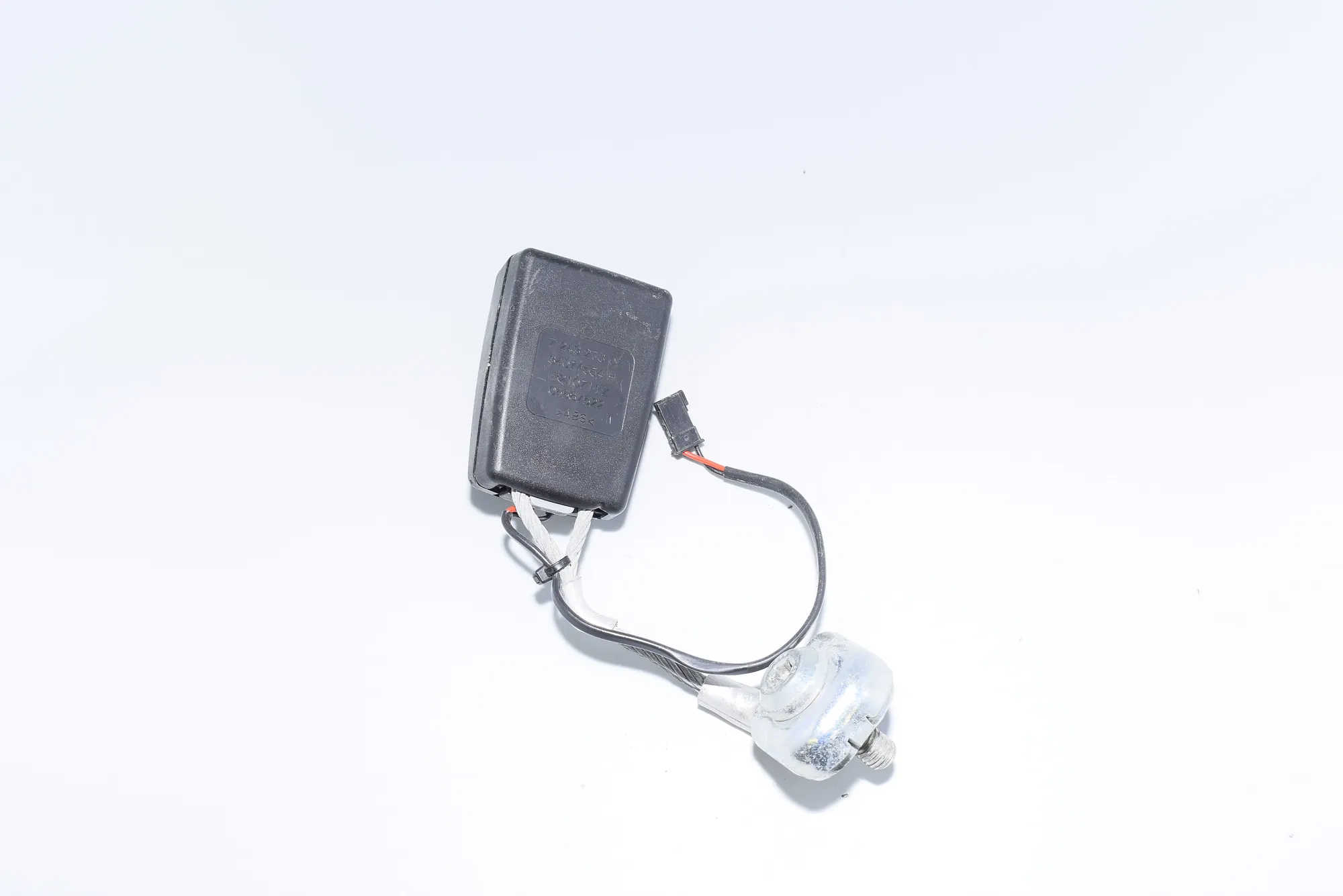 Rear Left Seat Buckle – OEM 7243273 · BMW 5 (F10) BMW 5 (F10) 2010