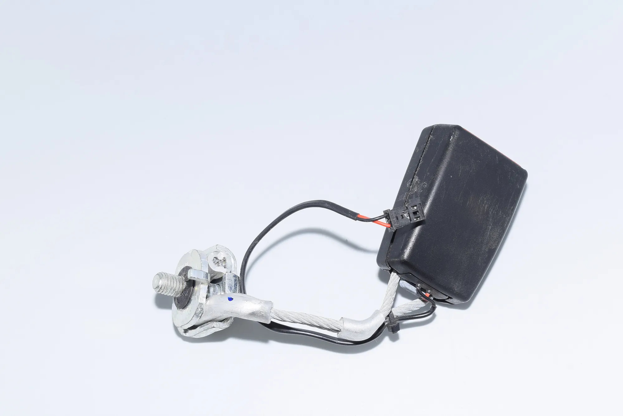 Rear Left Seat Buckle – OEM 7243273 · BMW 5 (F10) BMW 5 (F10) 2010 – 2