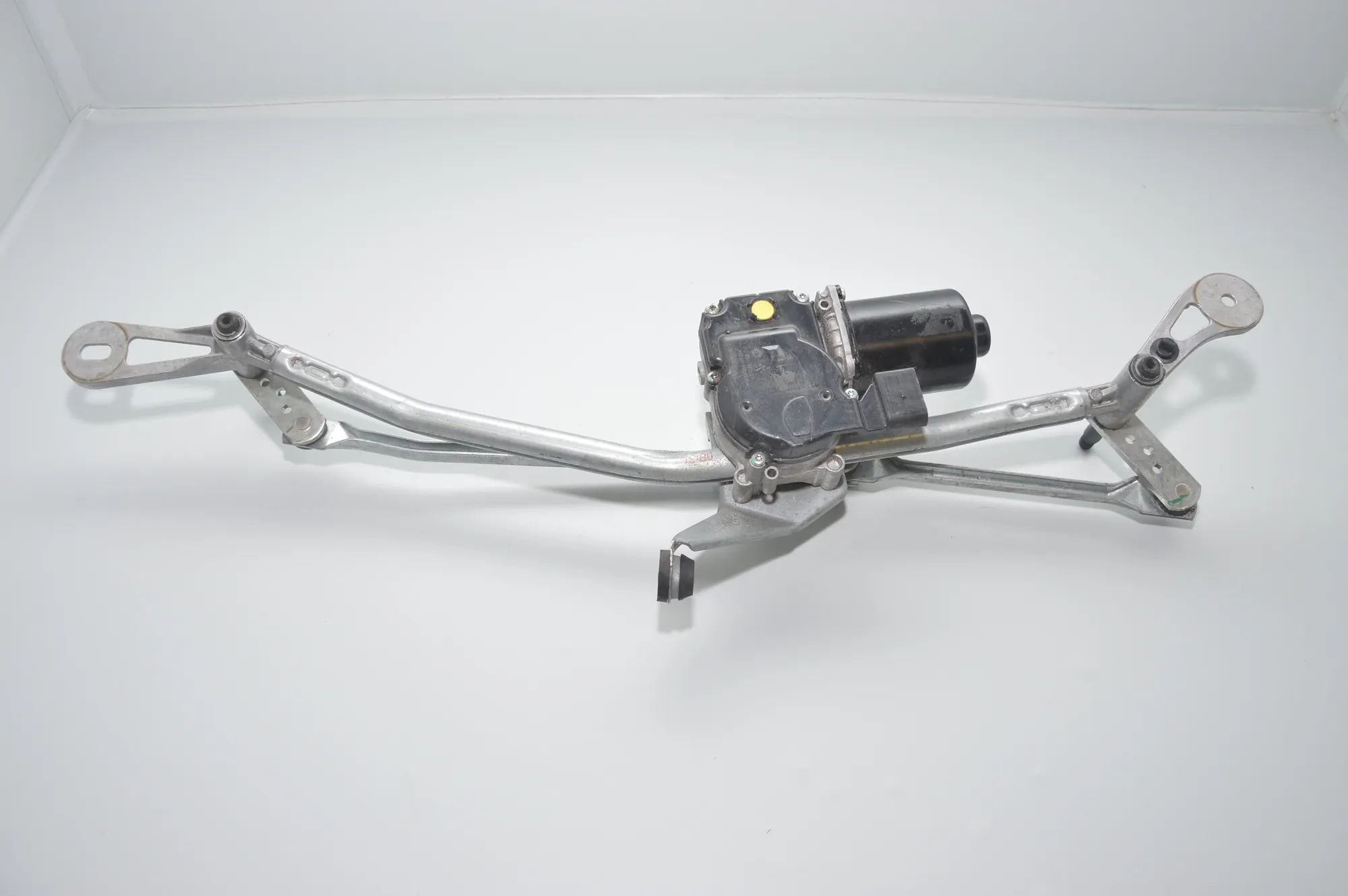 Front Windshield Wiper Mechanism – OEM NA · BMW 7 (G11, G12) BMW 7 (G11, G12) 2015 – 2