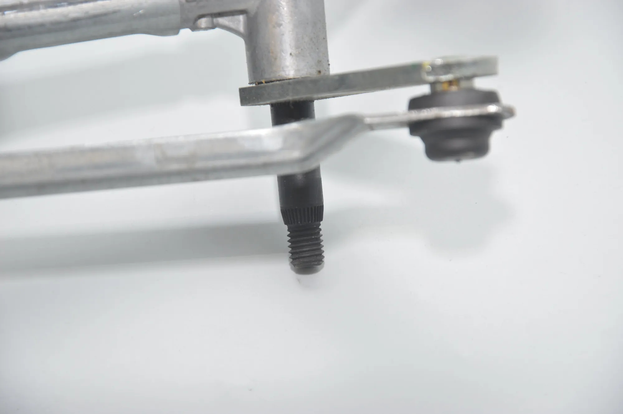 Front Windshield Wiper Mechanism – OEM NA · BMW 7 (G11, G12) BMW 7 (G11, G12) 2015 – 3