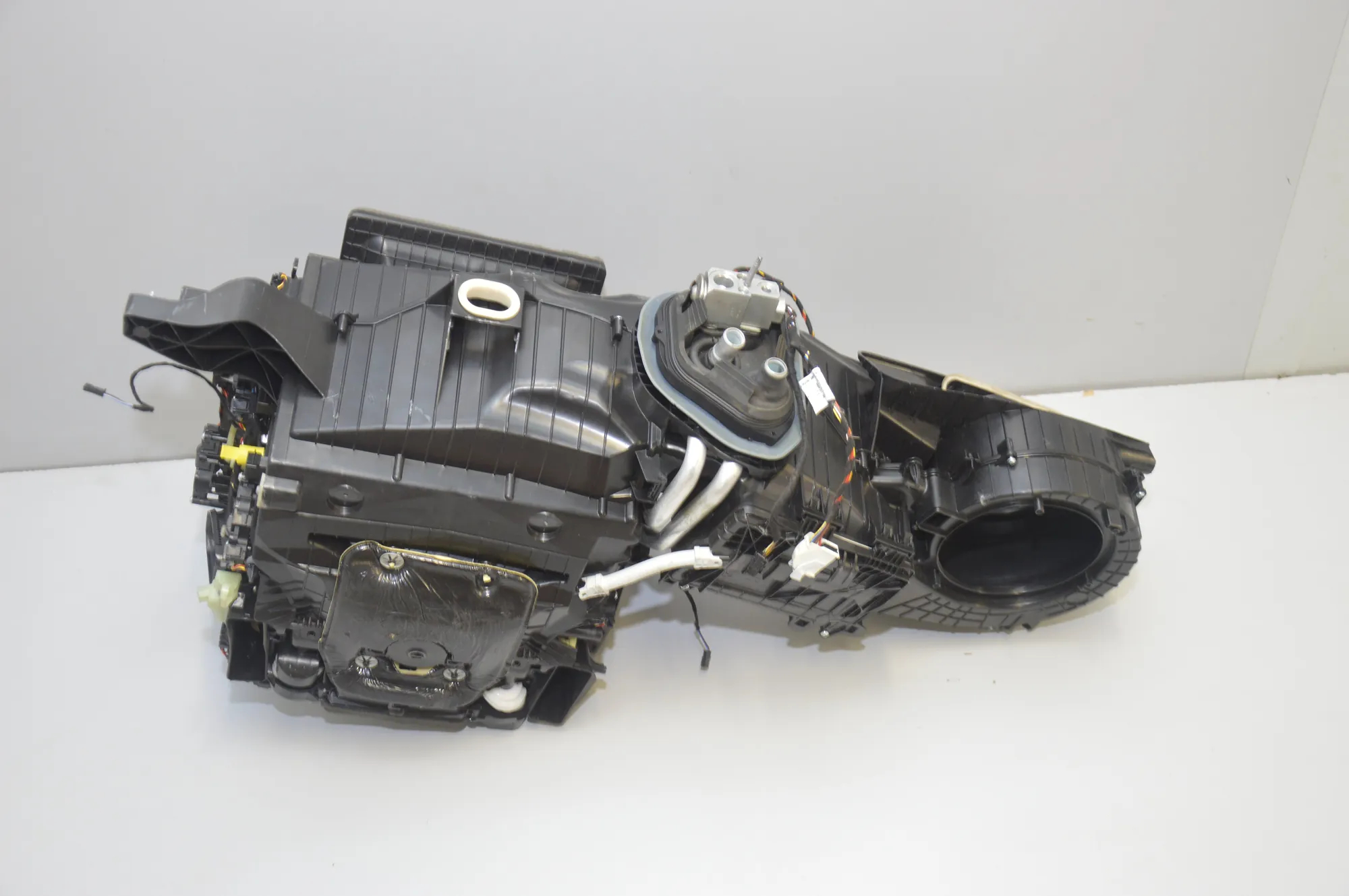 Interior Heater – OEM 9032581 · BMW 7 (G11, G12) BMW 7 (G11, G12) 2015