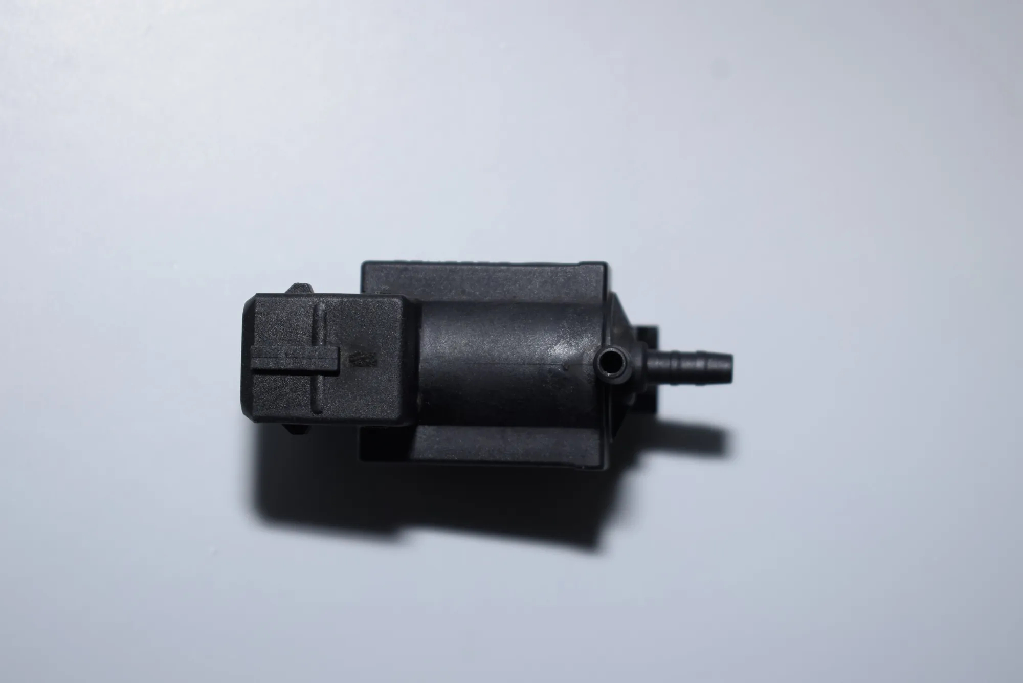 Solenoid Valve – OEM 1742712 · BMW 7 (E38) BMW 7 (E38) 740 d 1999 – 2
