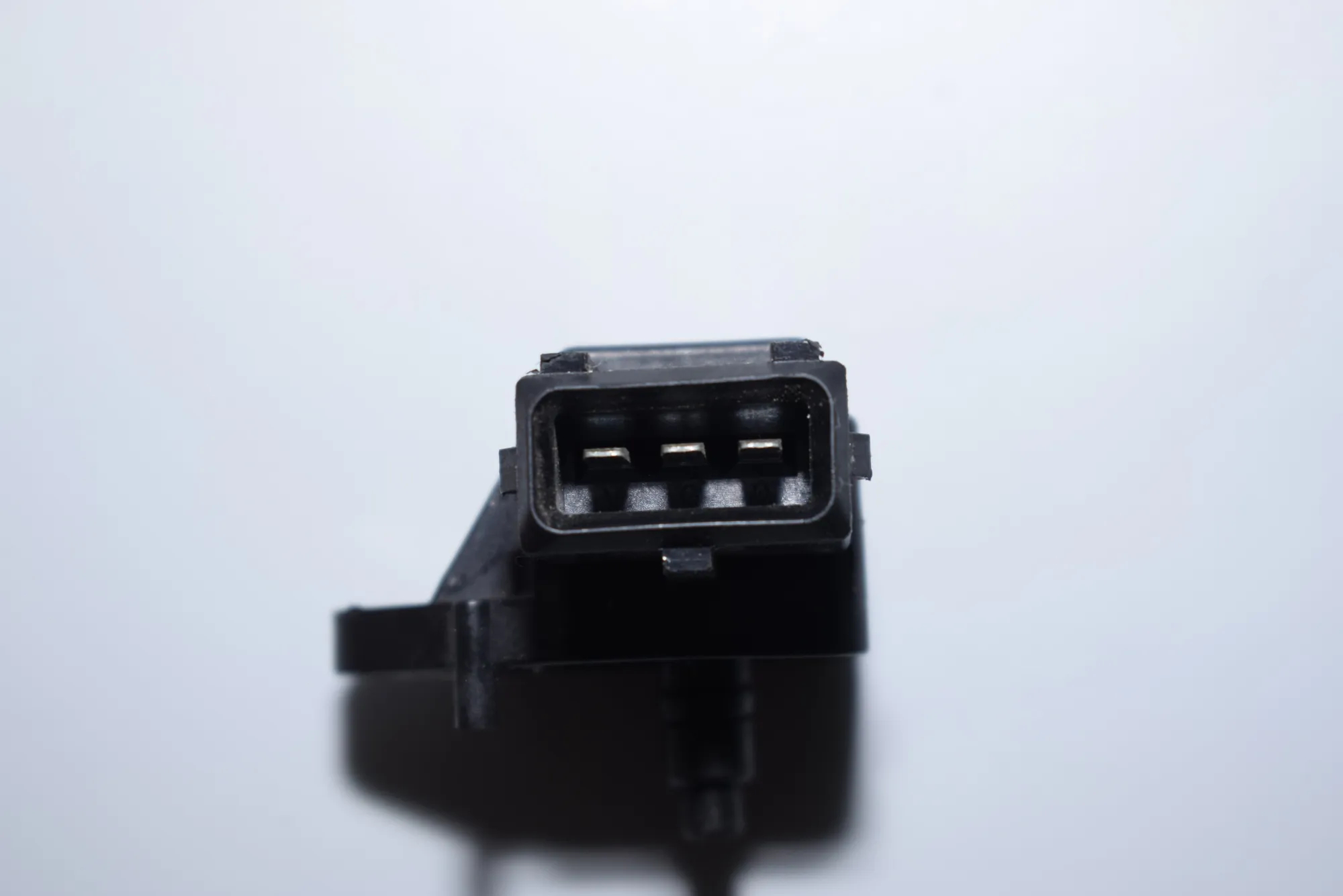 Intake Manifold Pressure Sensor – OEM 2246977 · BMW 7 (E38) BMW 7 (E38) 740 d 1999 – 5