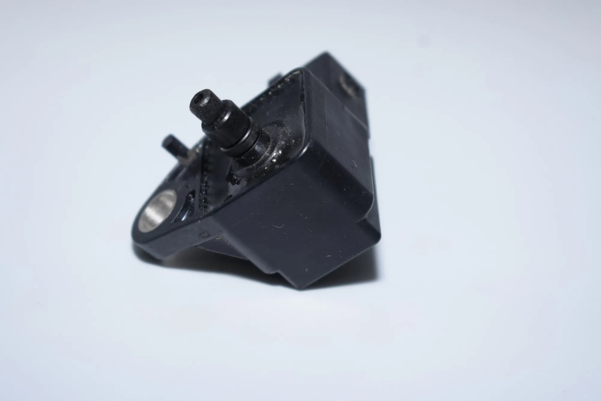 Intake Manifold Pressure Sensor – OEM 2246977 · BMW 7 (E38) BMW 7 (E38) 740 d 1999 – 3