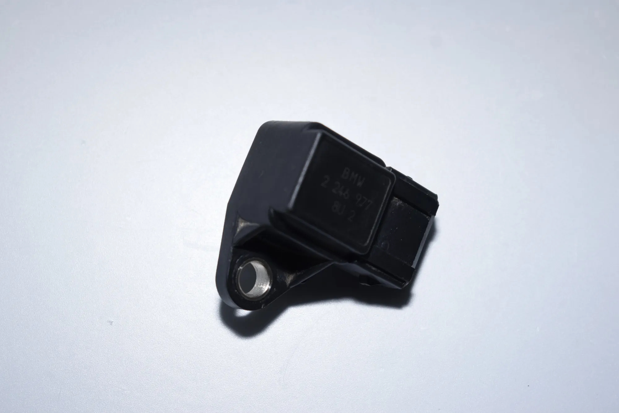 Intake Manifold Pressure Sensor – OEM 2246977 · BMW 7 (E38) BMW 7 (E38) 740 d 1999