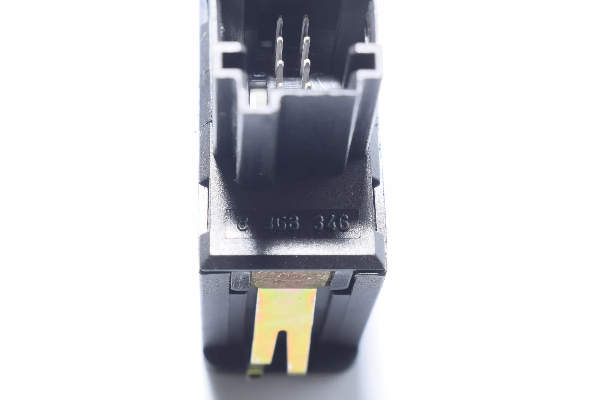 USB/AUX-In Socket Port – OEM 8368346 · BMW X5 (E53) 3.0 d 2004 – 6