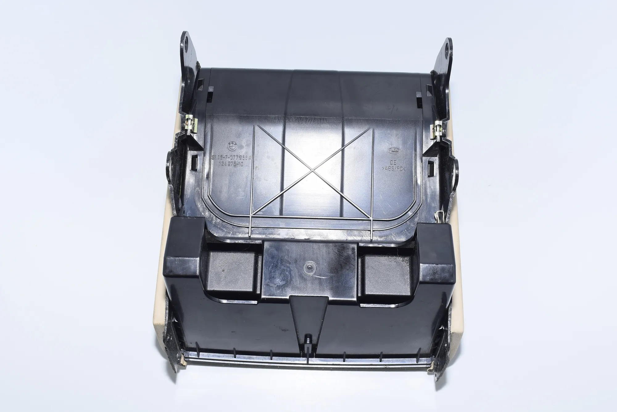 Cup Holder – OEM 7077955 · BMW X5 (E53) 3.0 d 2004 – 5