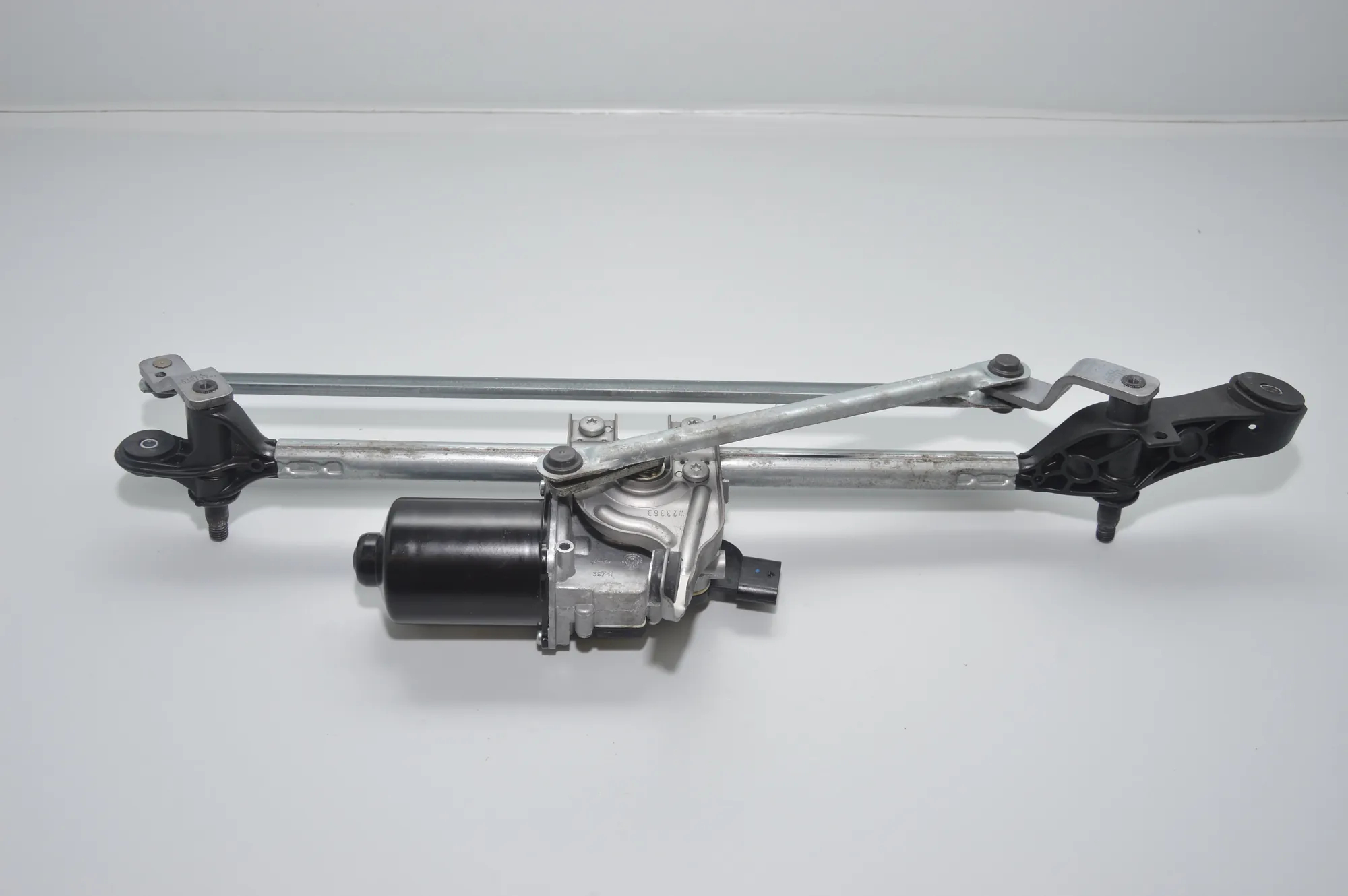 Front Windshield Wiper Mechanism – OEM 7267504 · BMW 3 Touring (F31) 335 d xDrive 2015 – 4