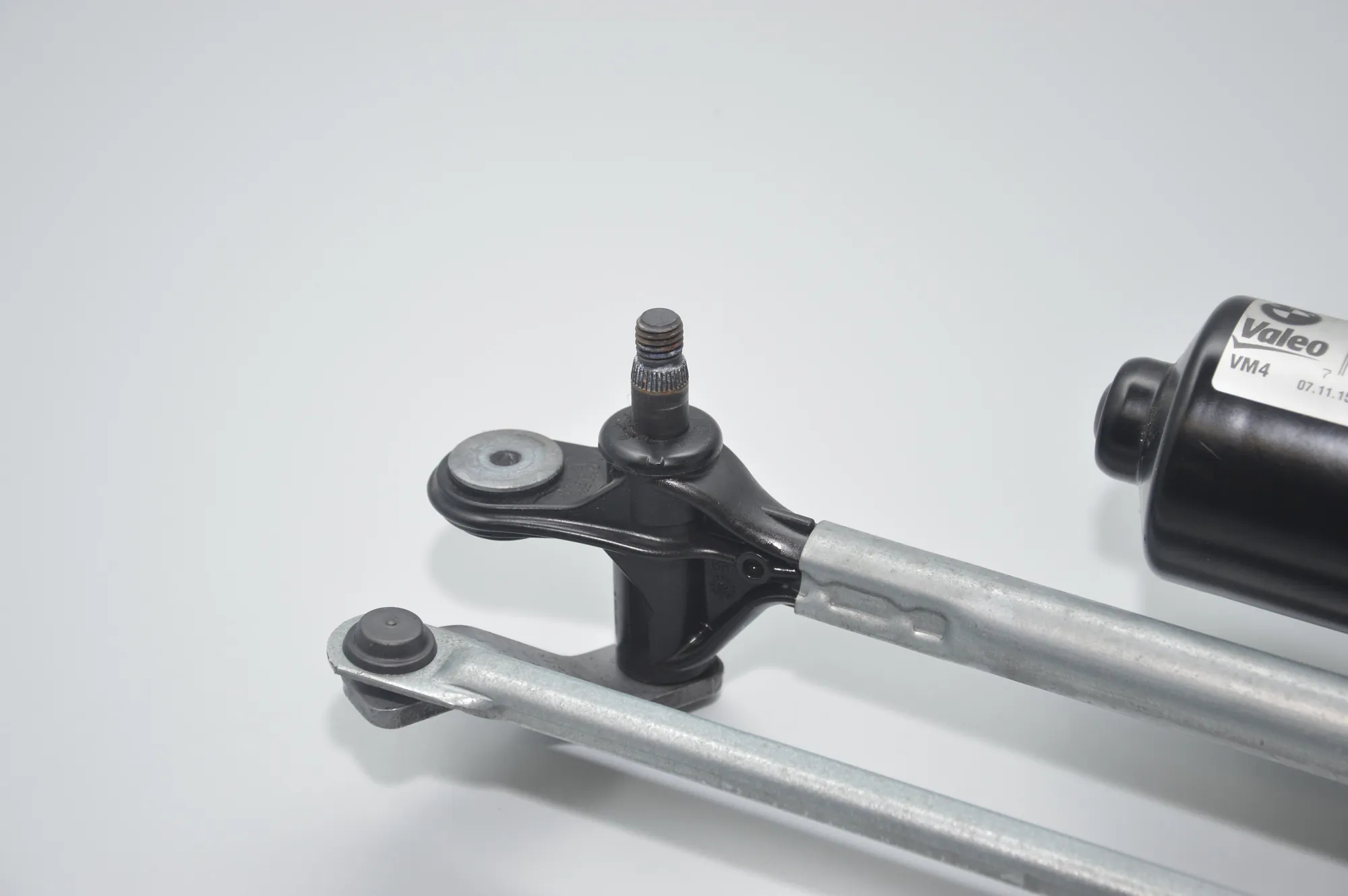 Front Windshield Wiper Mechanism – OEM 7267504 · BMW 3 Touring (F31) 335 d xDrive 2015 – 3