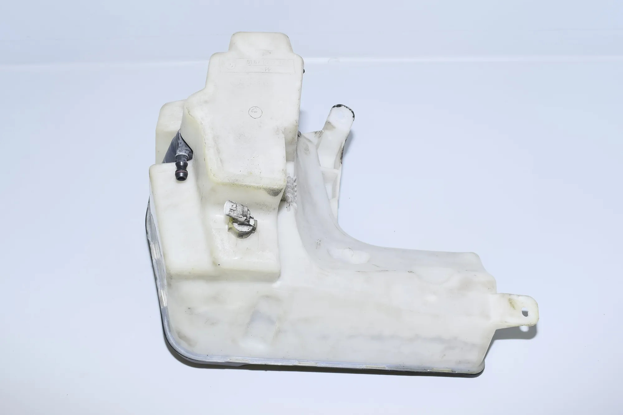 Window Washer Tank – OEM 8252738 · BMW X5 (E53) 4.6 is 2003 – 5