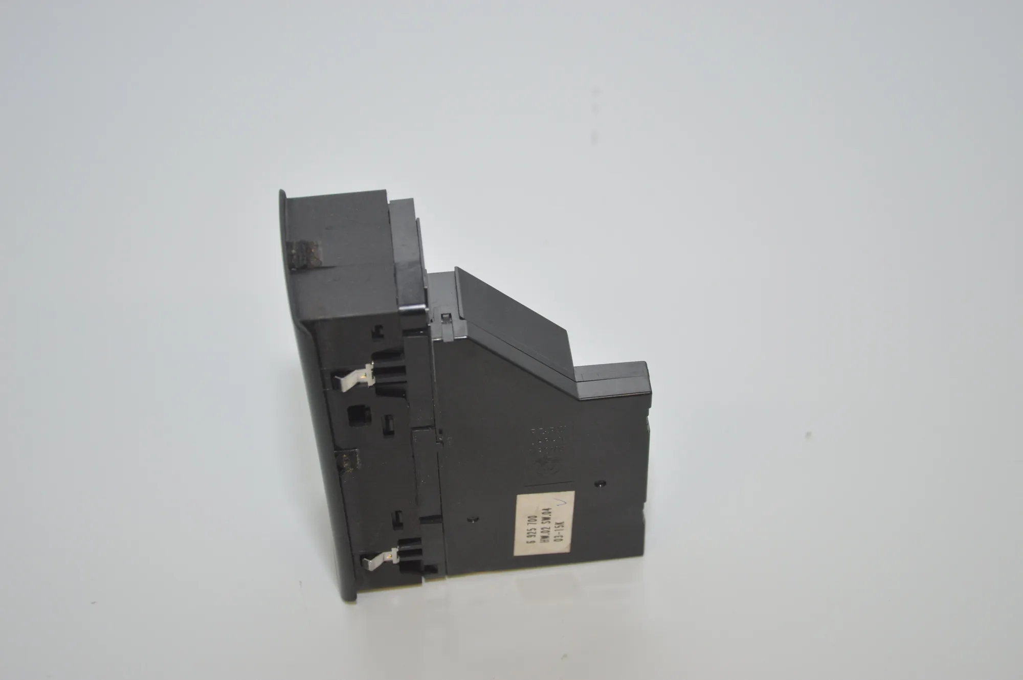 Front Left Door Window Switch – OEM 6925700 · BMW X5 (E53) 4.6 is 2003 – 3